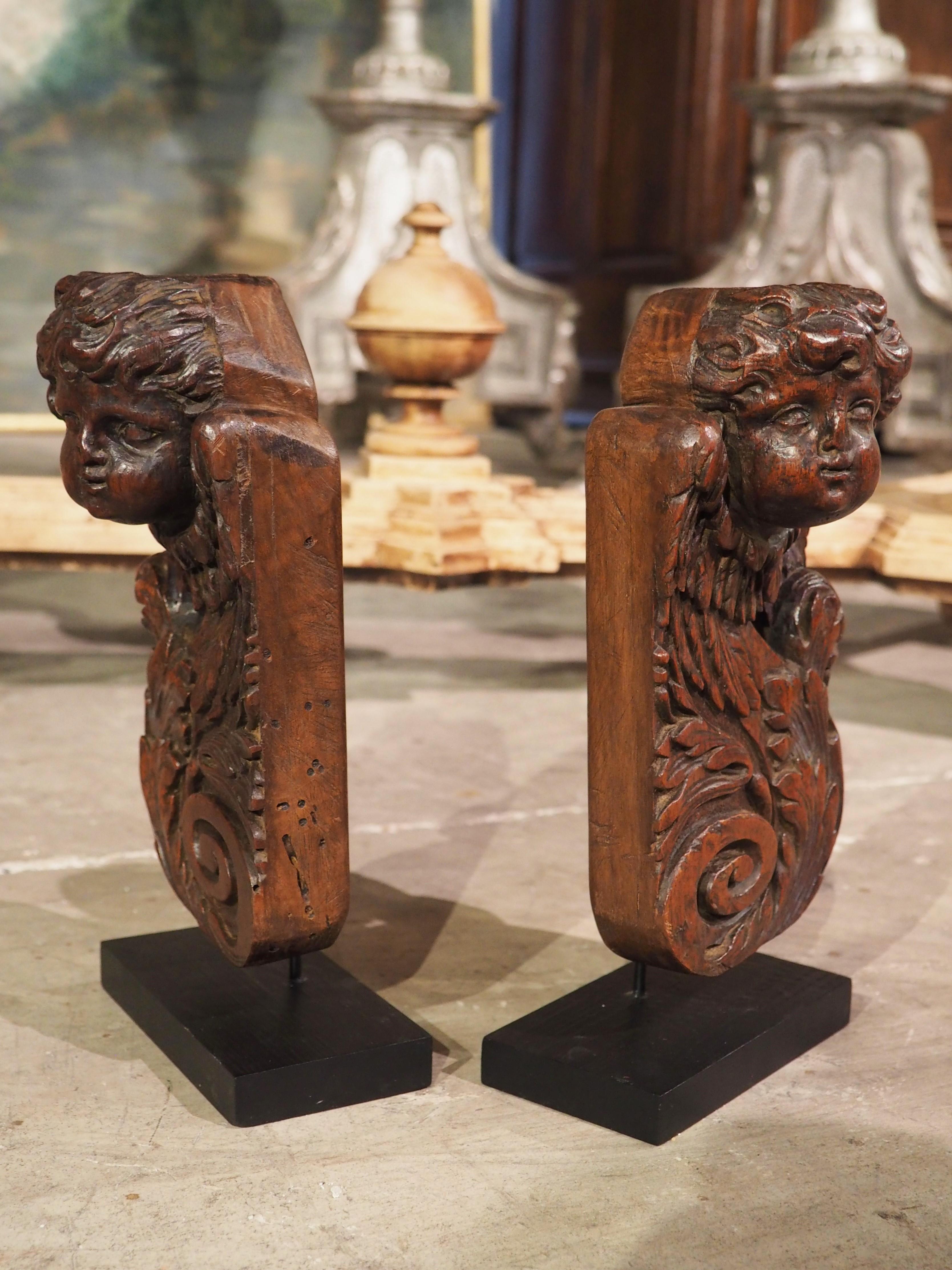18th Century and Earlier Pair of Small 17th Century Walnut Wood Angel Sculptures from France