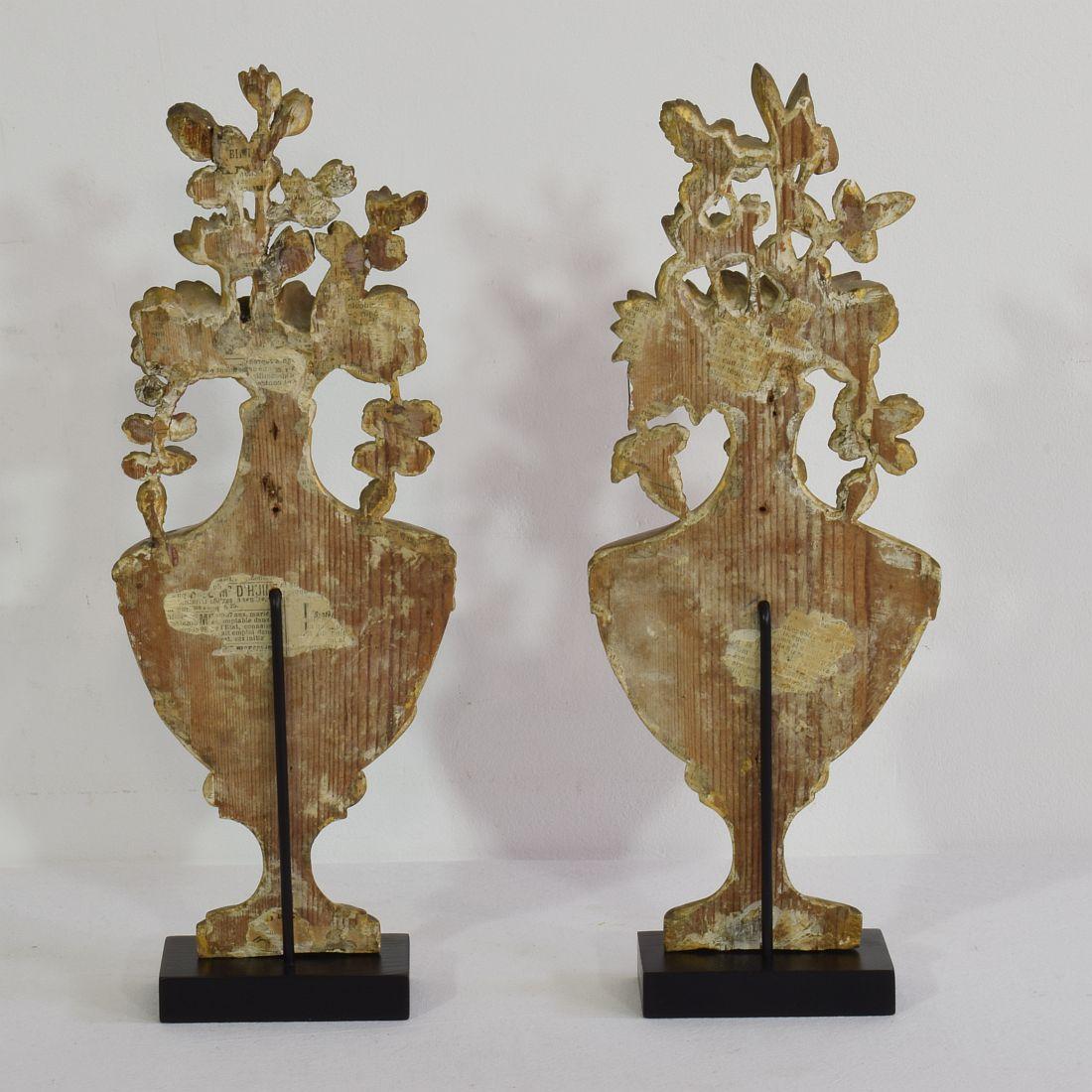 Pair of Small 18-19th Century French Carved Giltwood Neoclassical Vase Ornaments 1