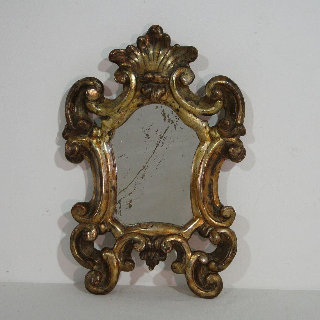 Pair of Small 18th Century, Italian Baroque Giltwood Mirrors In Good Condition In Buisson, FR