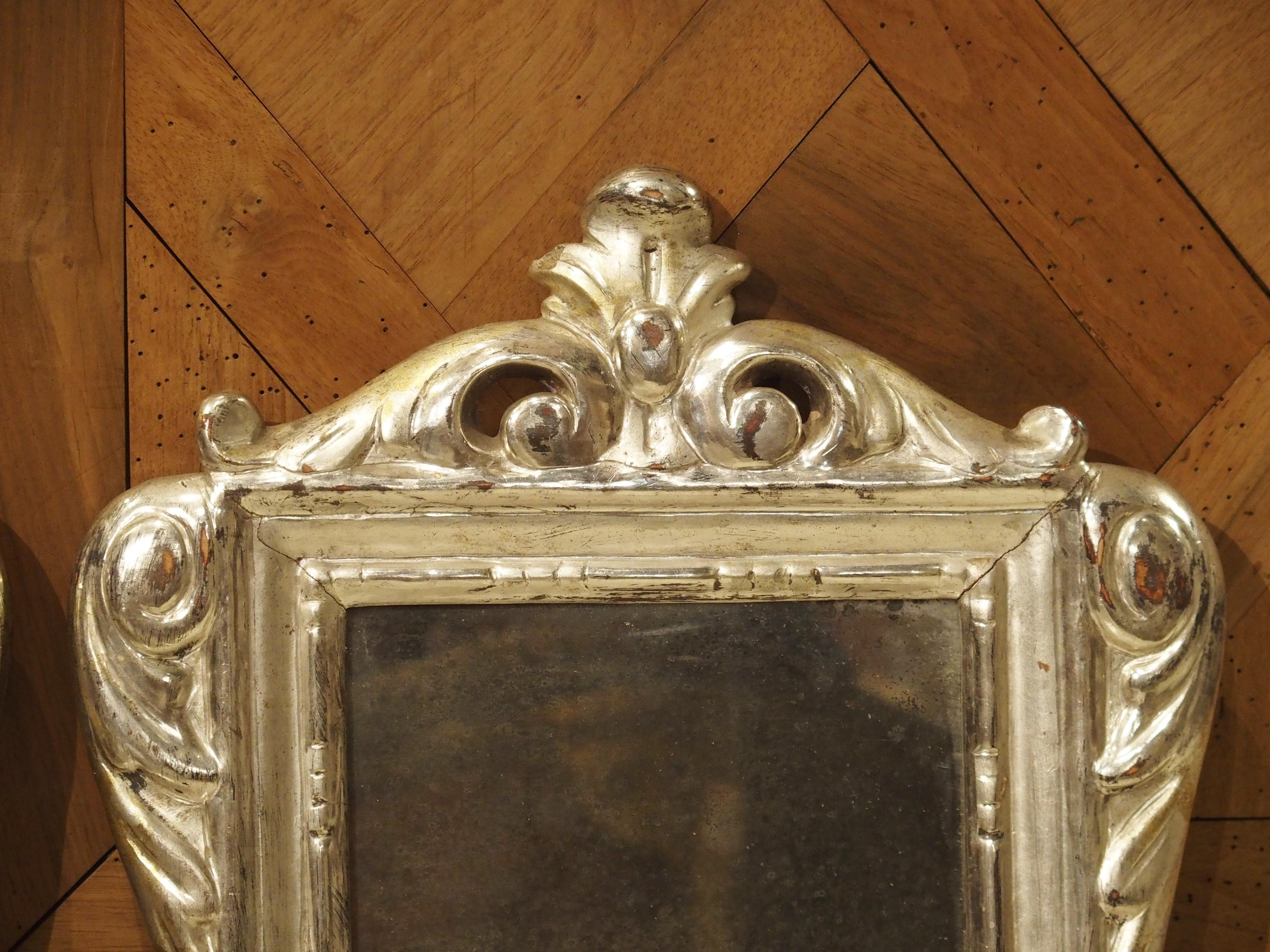 Paire de petits miroirs à feuilles d'argent d'Italie du 18ème siècle Bon état - En vente à Dallas, TX