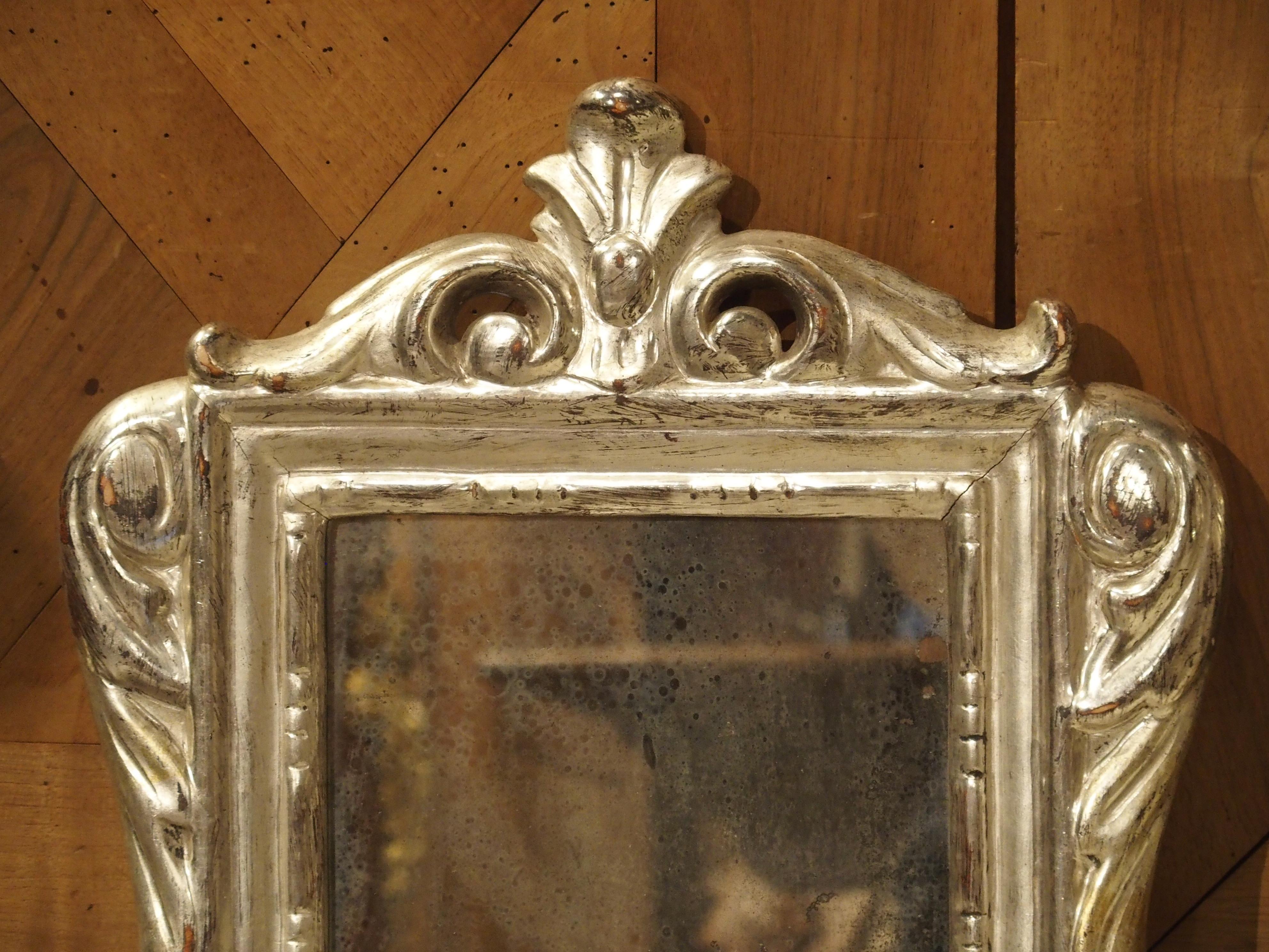 Paire de petits miroirs à feuilles d'argent d'Italie du 18ème siècle en vente 1