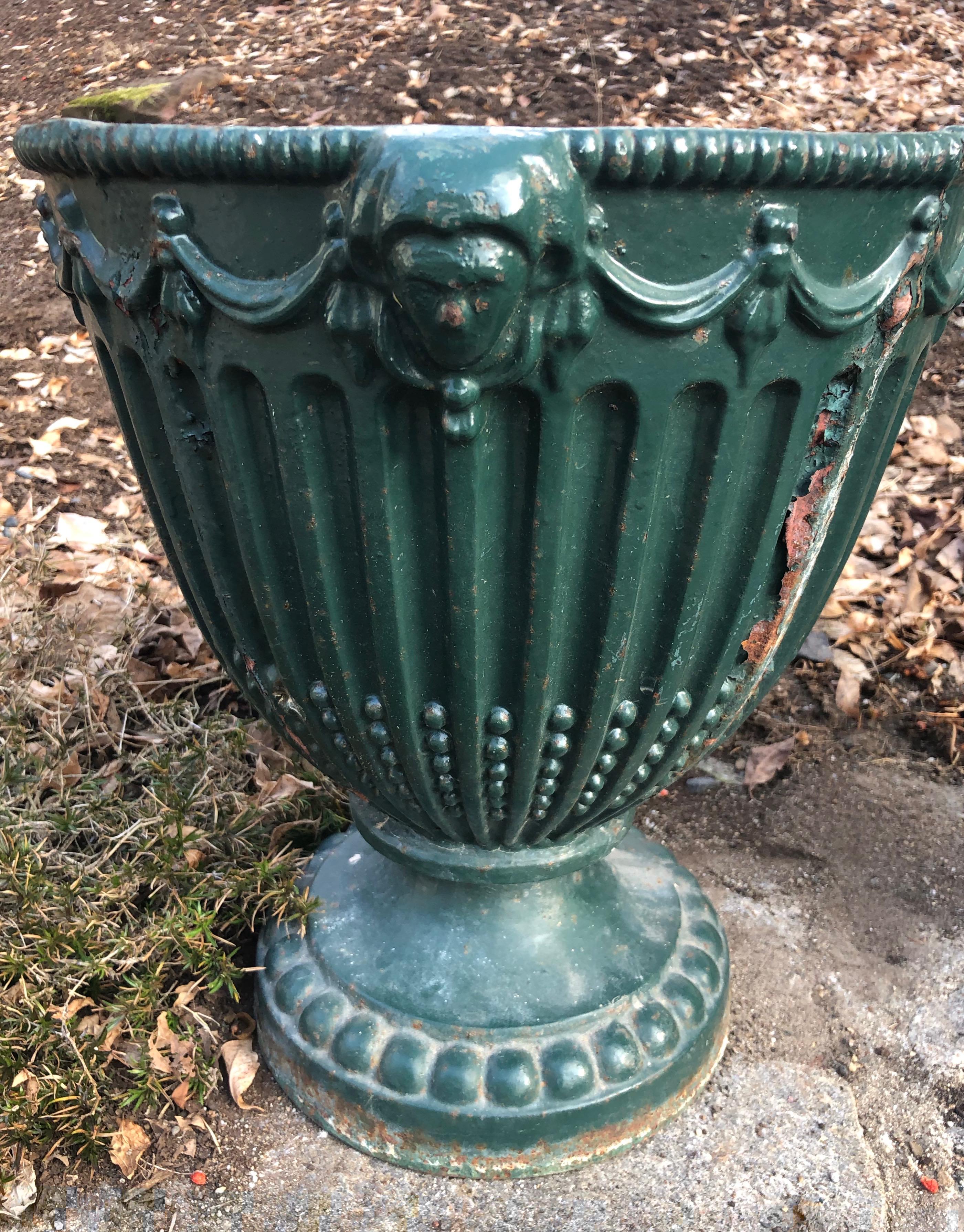 Pair of Small 19th Century Cast Iron Adams Urns in Old Green Paint In Good Condition In Woodbury, CT