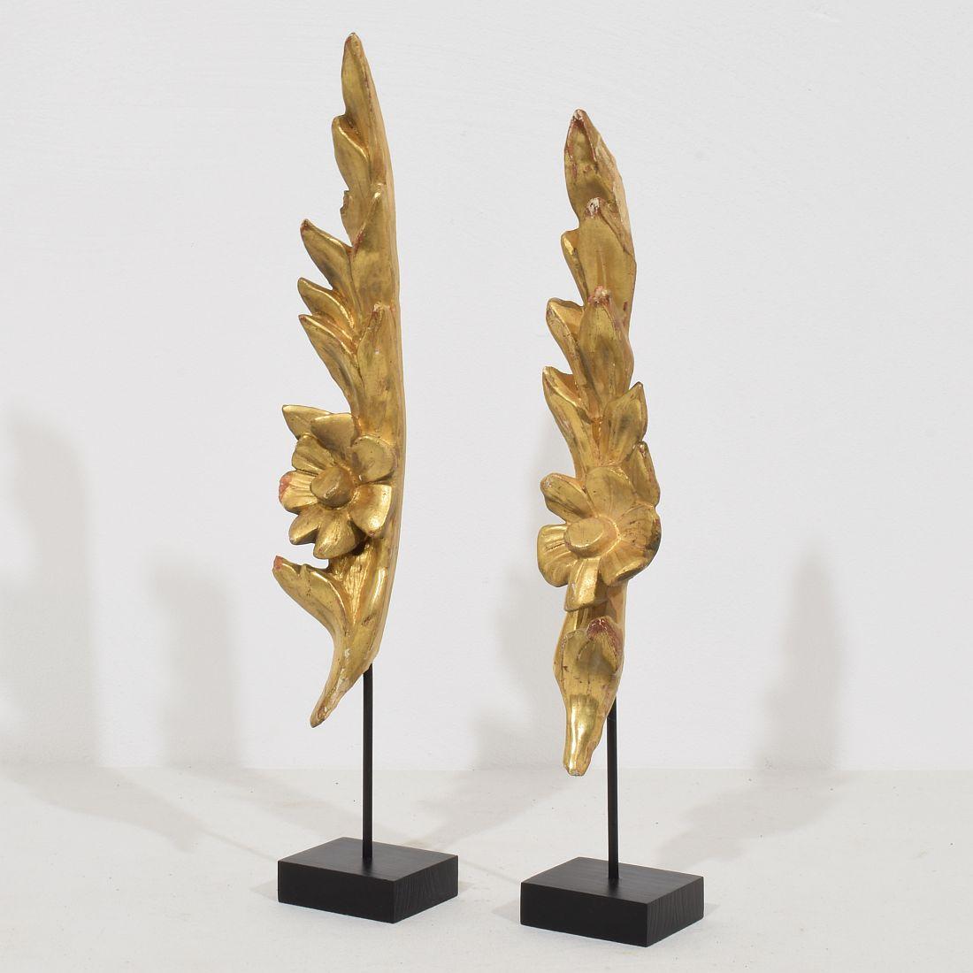 Nice couple of two small gilded Baroque style wooden ornaments,
Italy, circa 1850. Weathered and small losses. Measurement here below of the largest one and includes the wooden base.