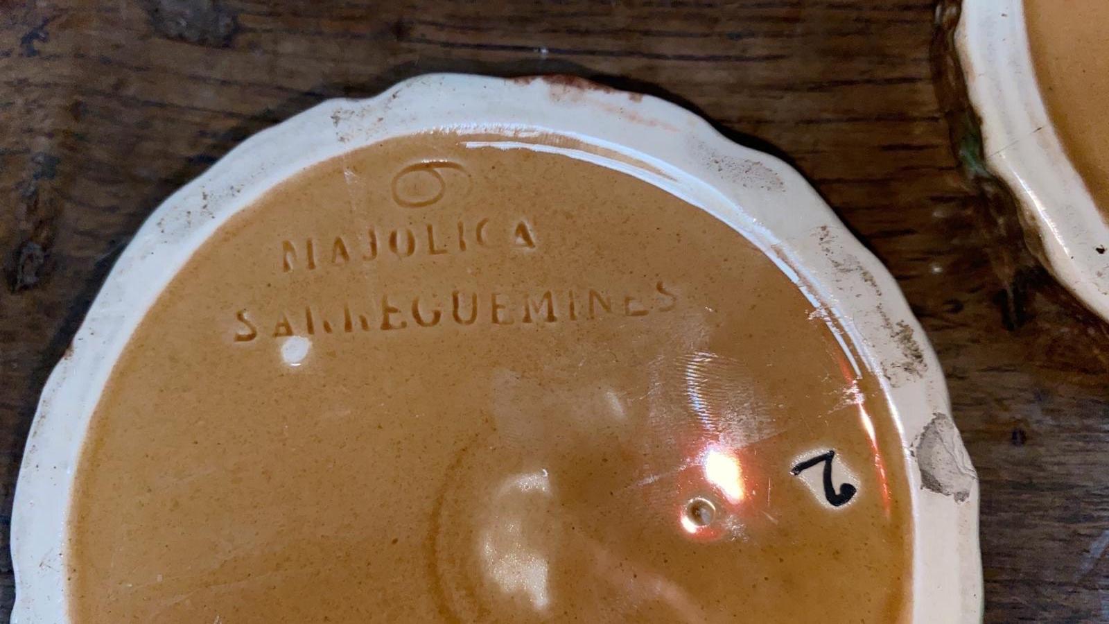 Paire de petits pots à caches en majolique du 19e siècle Sarreguemines 2