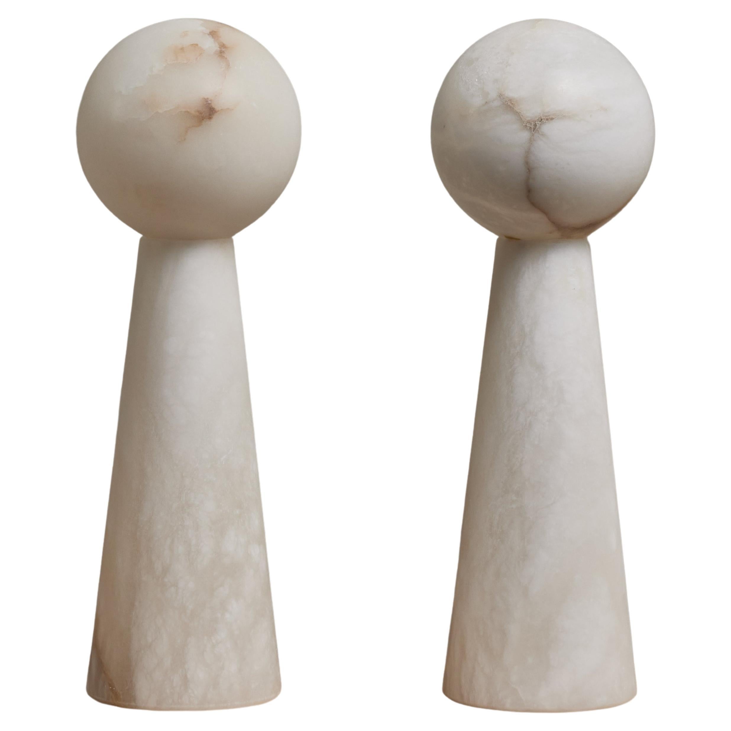 Paar kleine konische Alabaster-Tischlampen mit Kugeln aus Alabaster