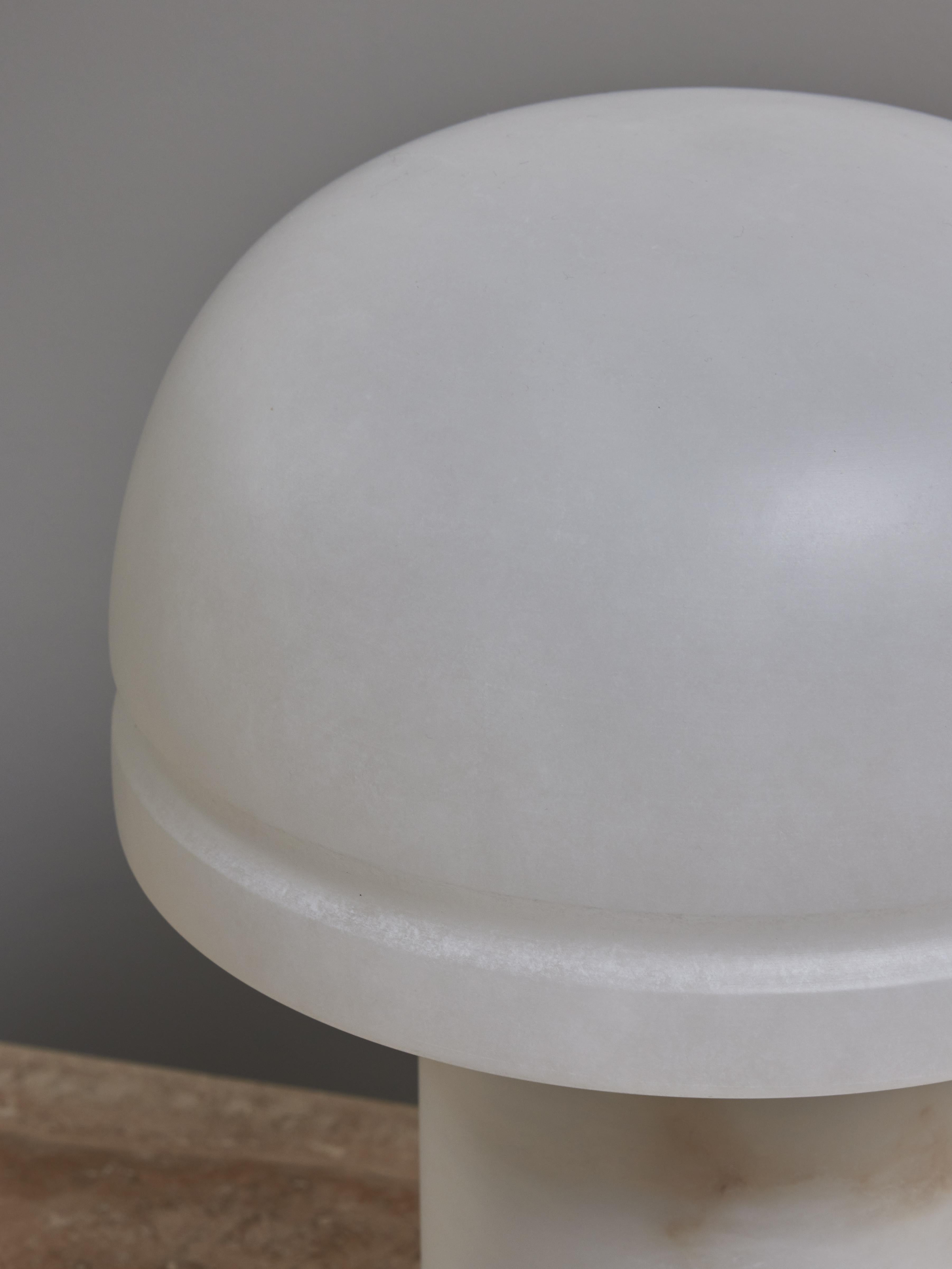 italien Paire de petites lampes de table en albâtre en vente