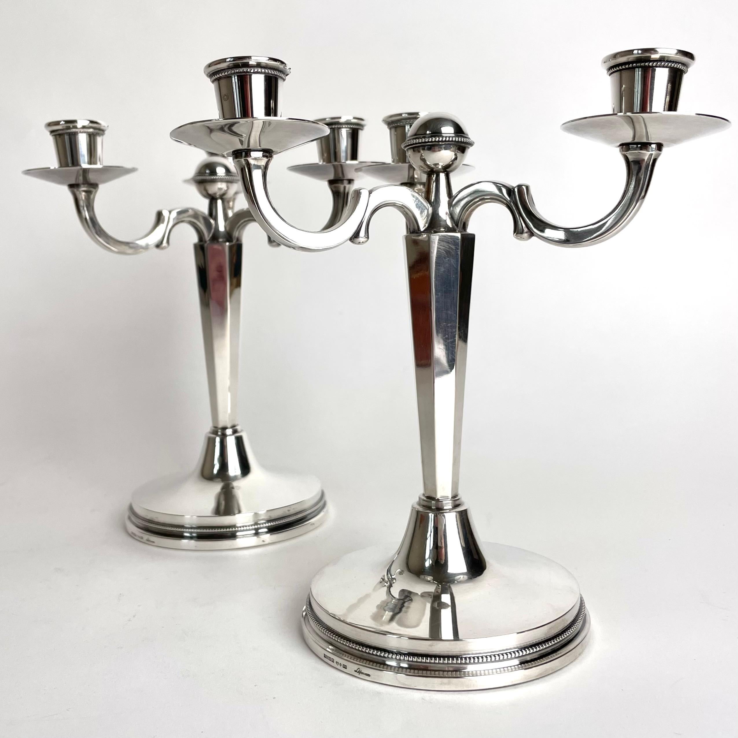 A pair of small and elegant candelabras in classic design in Silver by Eric Löfman, Markströms Guldsmedsaktiebolag, Sweden in 1972 (X9)

Wear consistent with age and use 