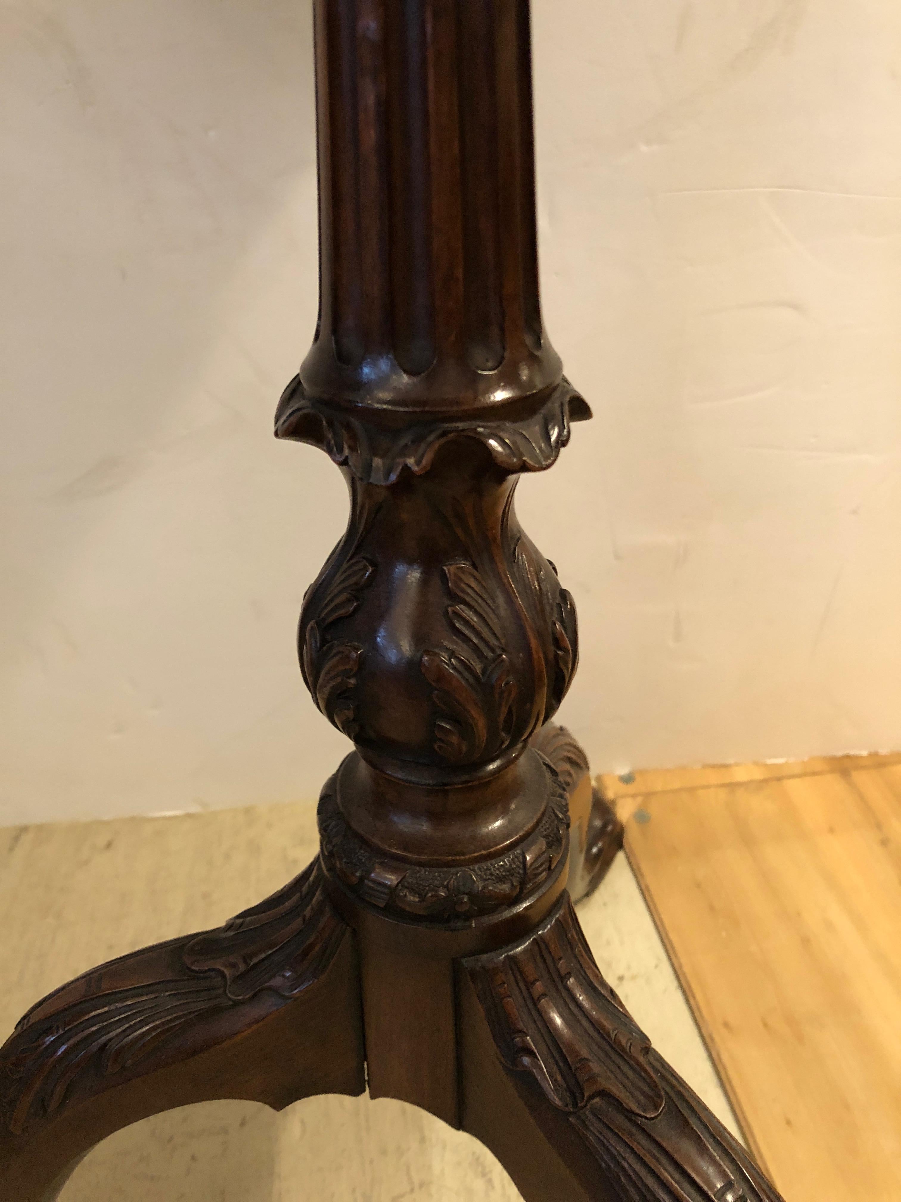 Pair of Small Antique Chippendale Style Round Mahogany End Side Drinks Tables 4