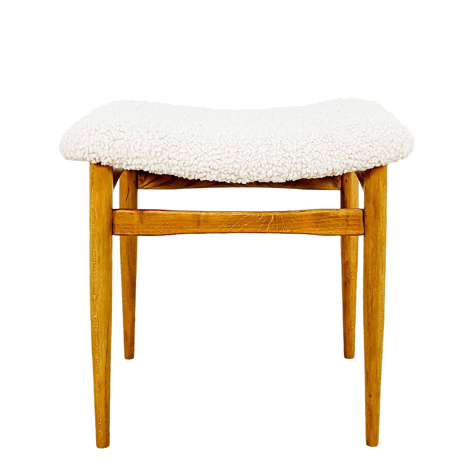 Pair of small benches in solid beech with gilded shellac finish. Upholstered with ivory curly fabric (comfort foam refurbished). Manufacturer’s label “Jelm S.L” in Olot – Spain.

Spain circa 1960.