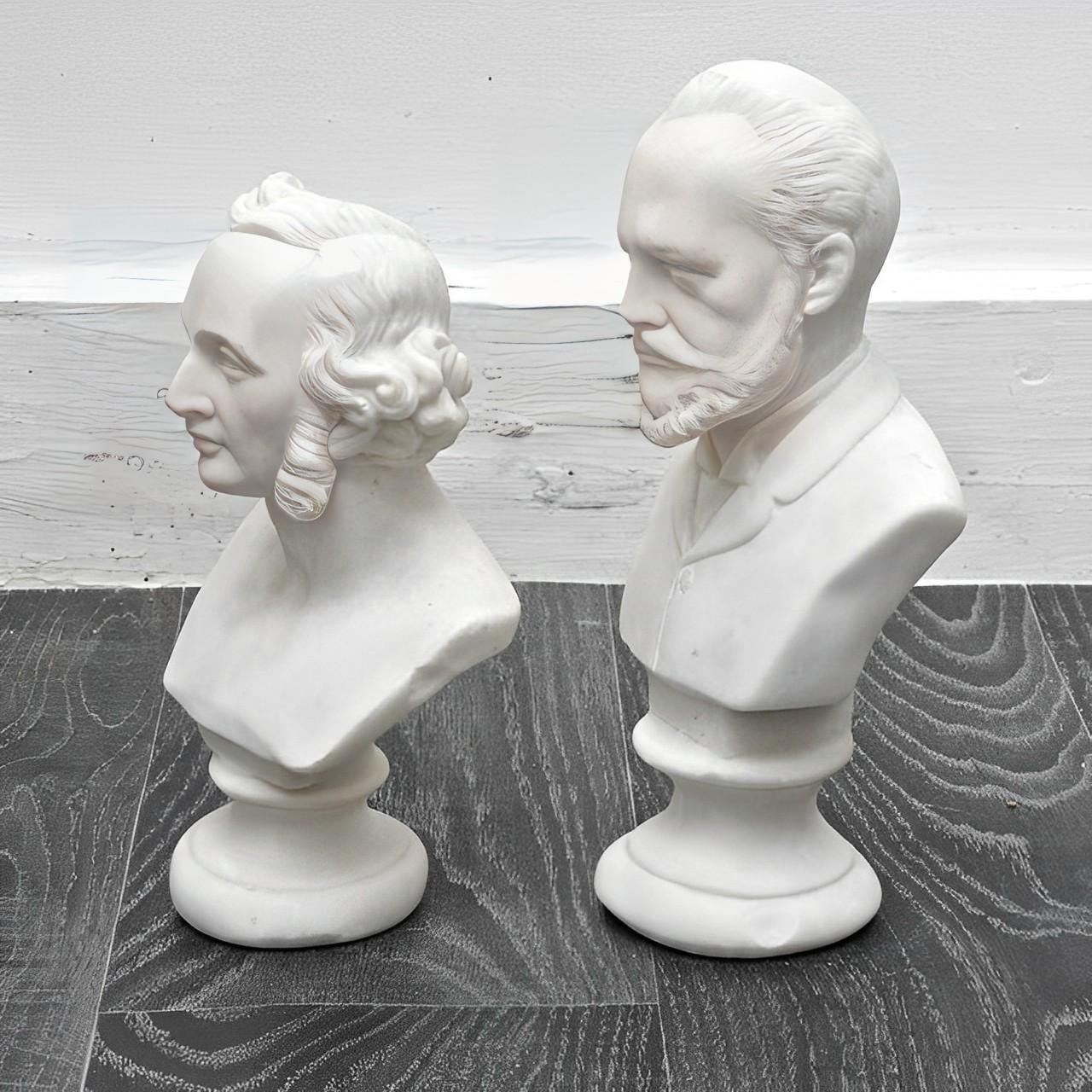 Européen Paire de petits bustes en poterie biscuit Mendelssohn et Tchaikovsky en vente