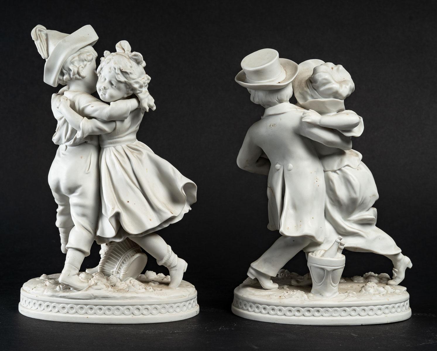 Pair of small Biscuit sculptures, early 20th century In Good Condition In Saint-Ouen, FR