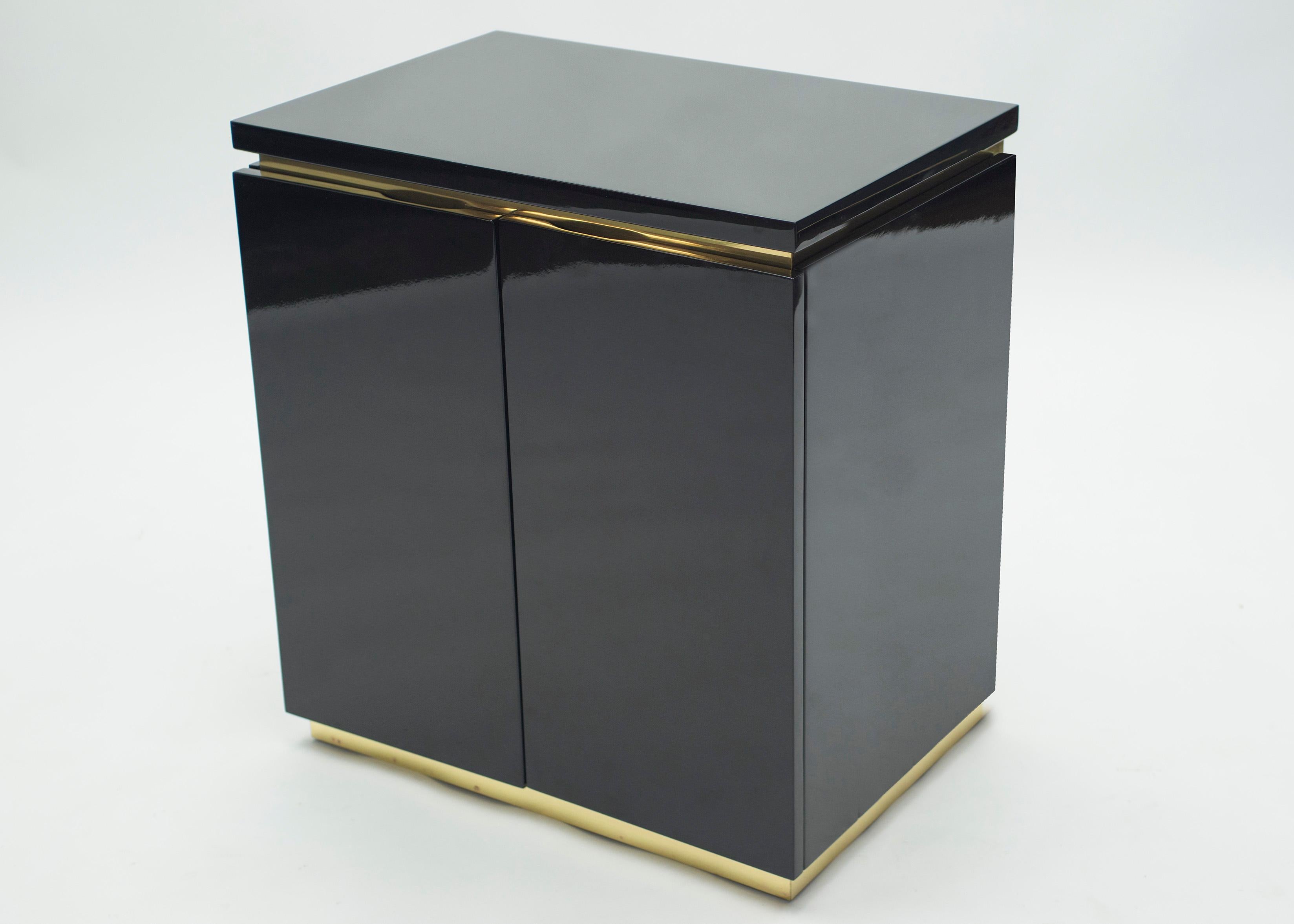 Pair of Small Black Lacquer Cabinets Nightstands by J.C. Mahey, 1970s In Good Condition For Sale In Paris, IDF