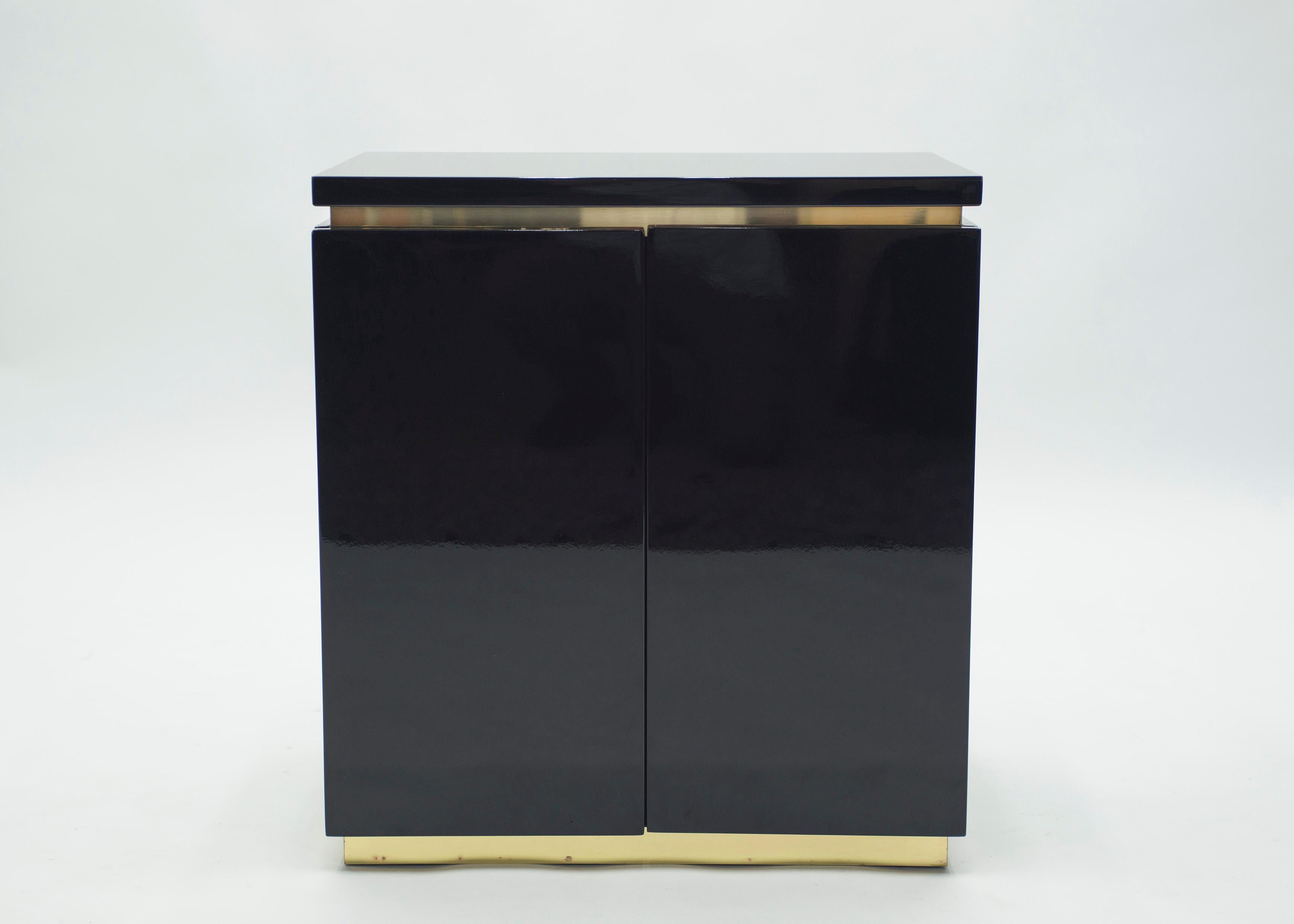Pareja de Mesillas de Noche con Pequeño Mueble Lacadas en Negro de J.C. Mahey, años 70 en venta 1