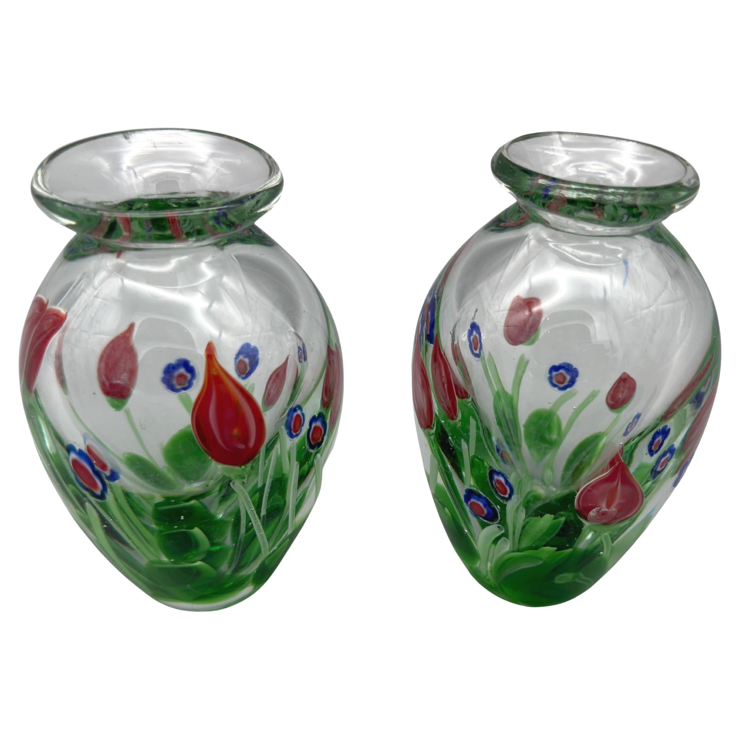 Coppia di piccoli vasi in vetro soffiato con inclusioni murine, Murano, Italia circa 1980