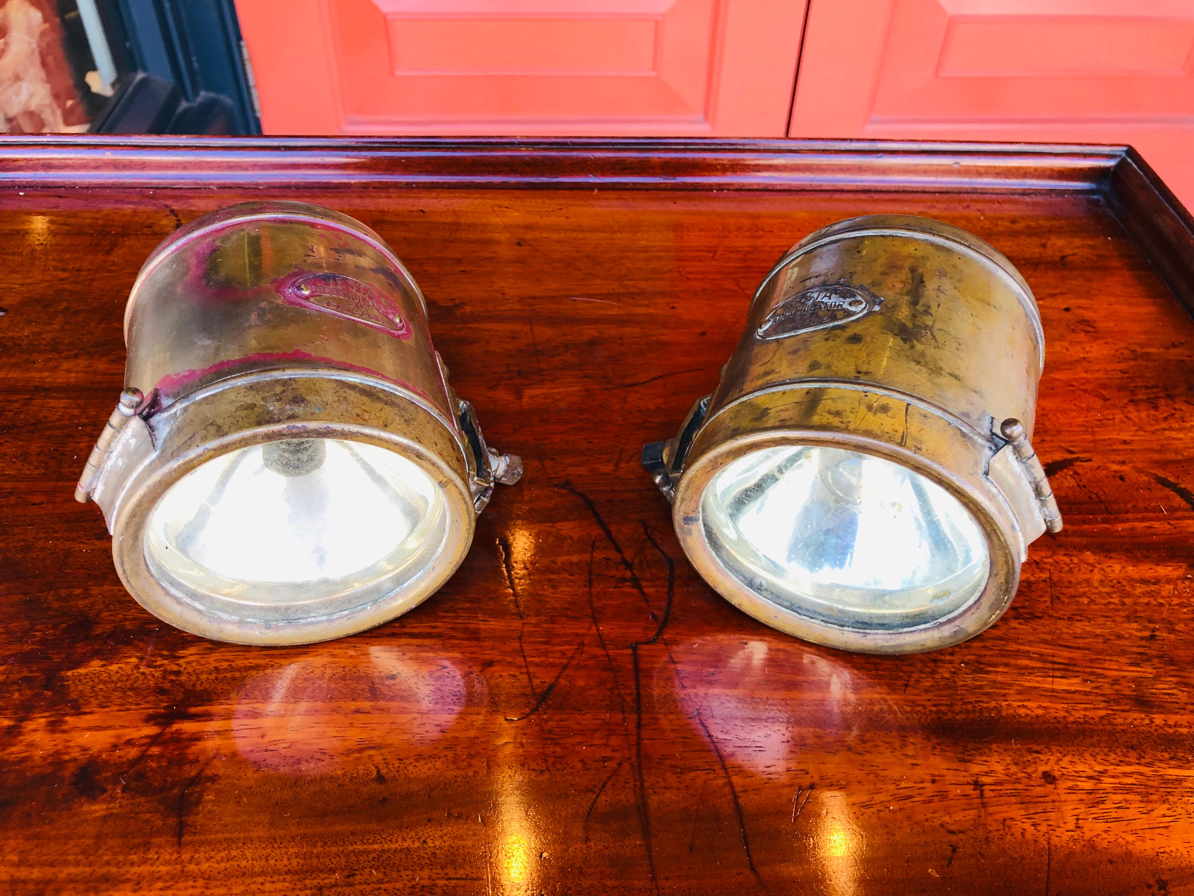 Pair of Small Brass Auto Lights by the Vesta Accumulator Co or Chicago In Good Condition In Charleston, SC