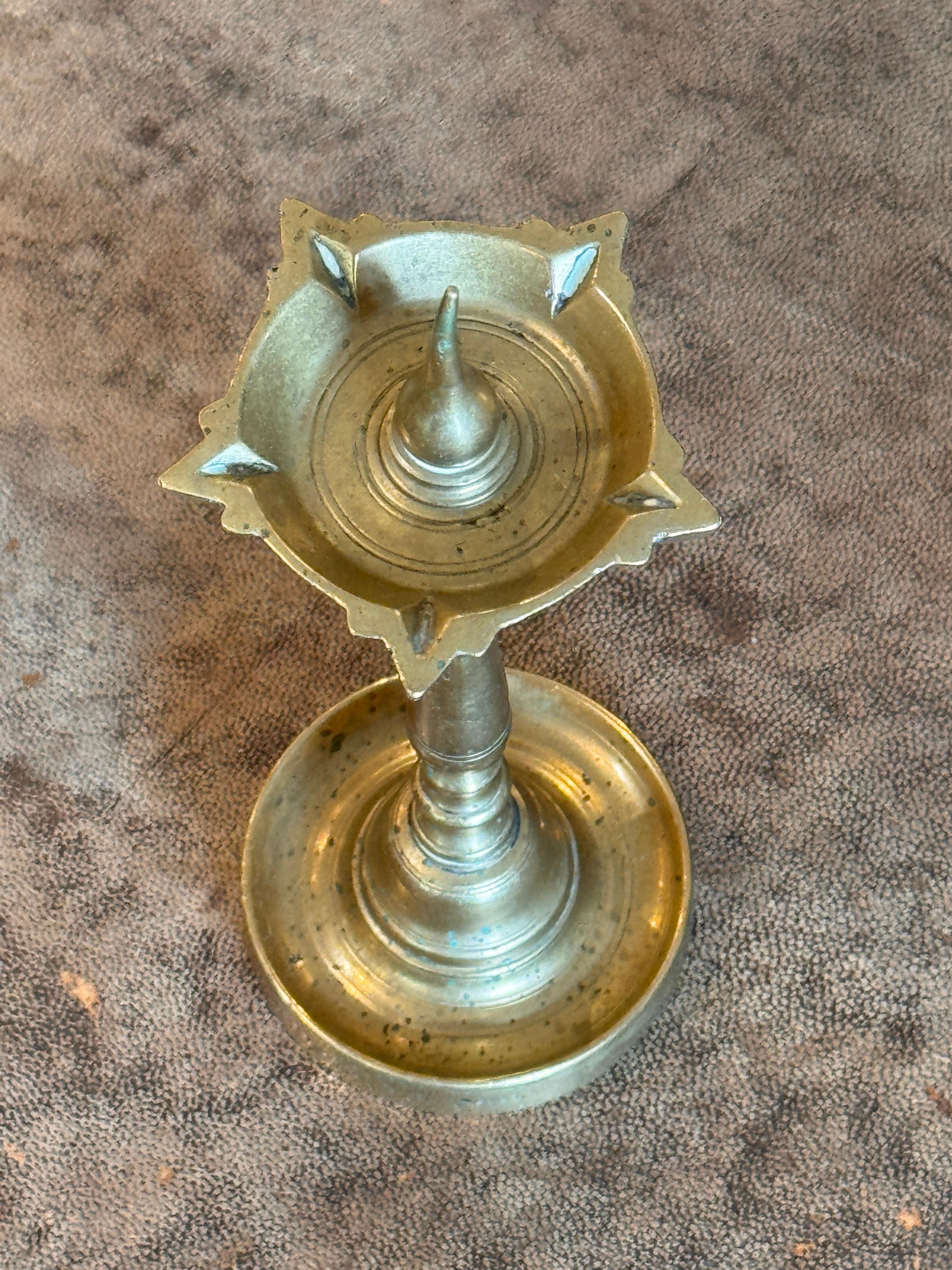 Coppia di piccoli grilli in ottone In condizioni buone in vendita a Charlottesville, VA