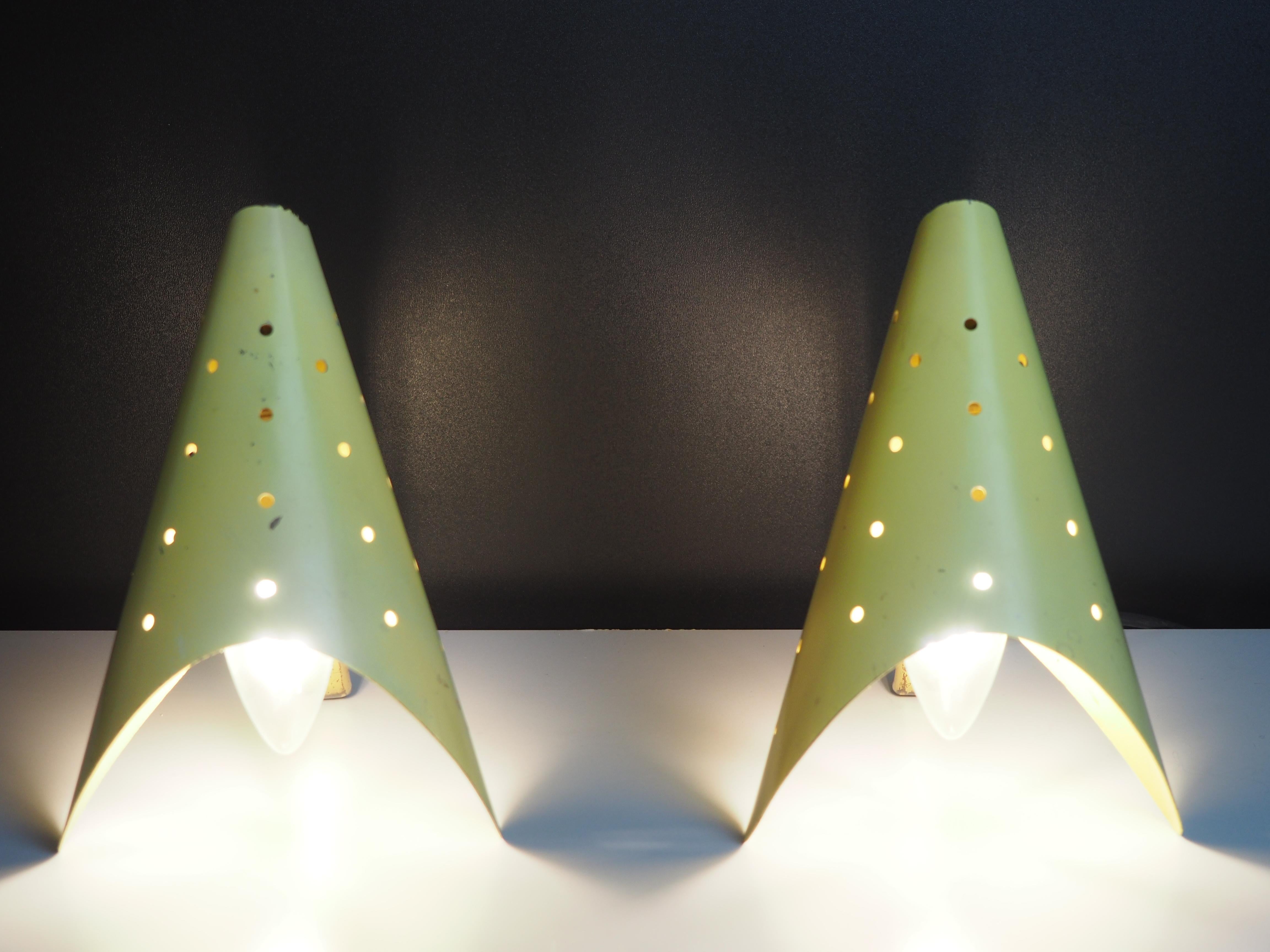 Mid-Century Modern Pair of Small Yellow Table Lamps Attr. to Stilnovo, circa 1950s For Sale