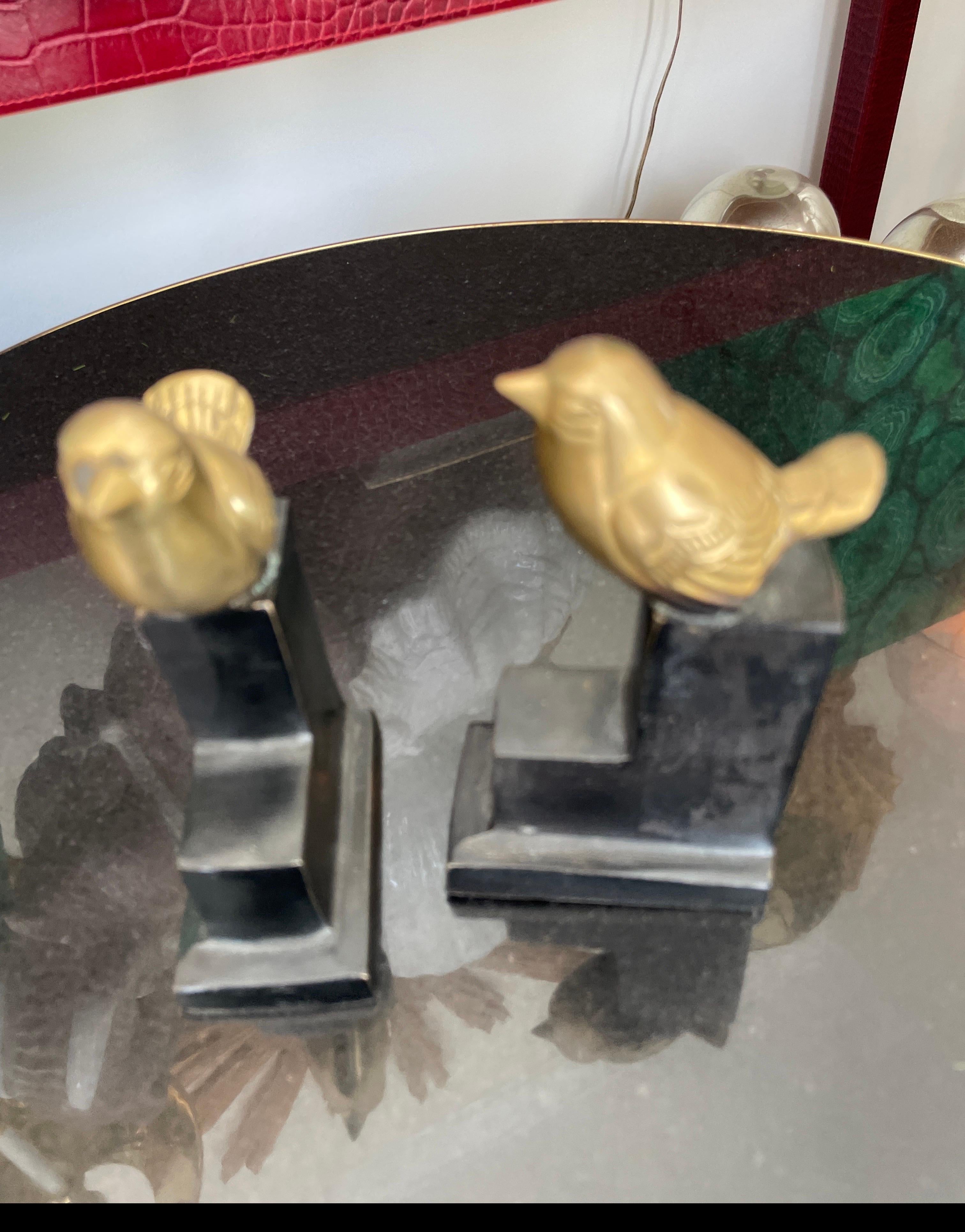 Pareja de pequeños sujetalibros de bronce con pájaros en Bueno estado para la venta en West Palm Beach, FL
