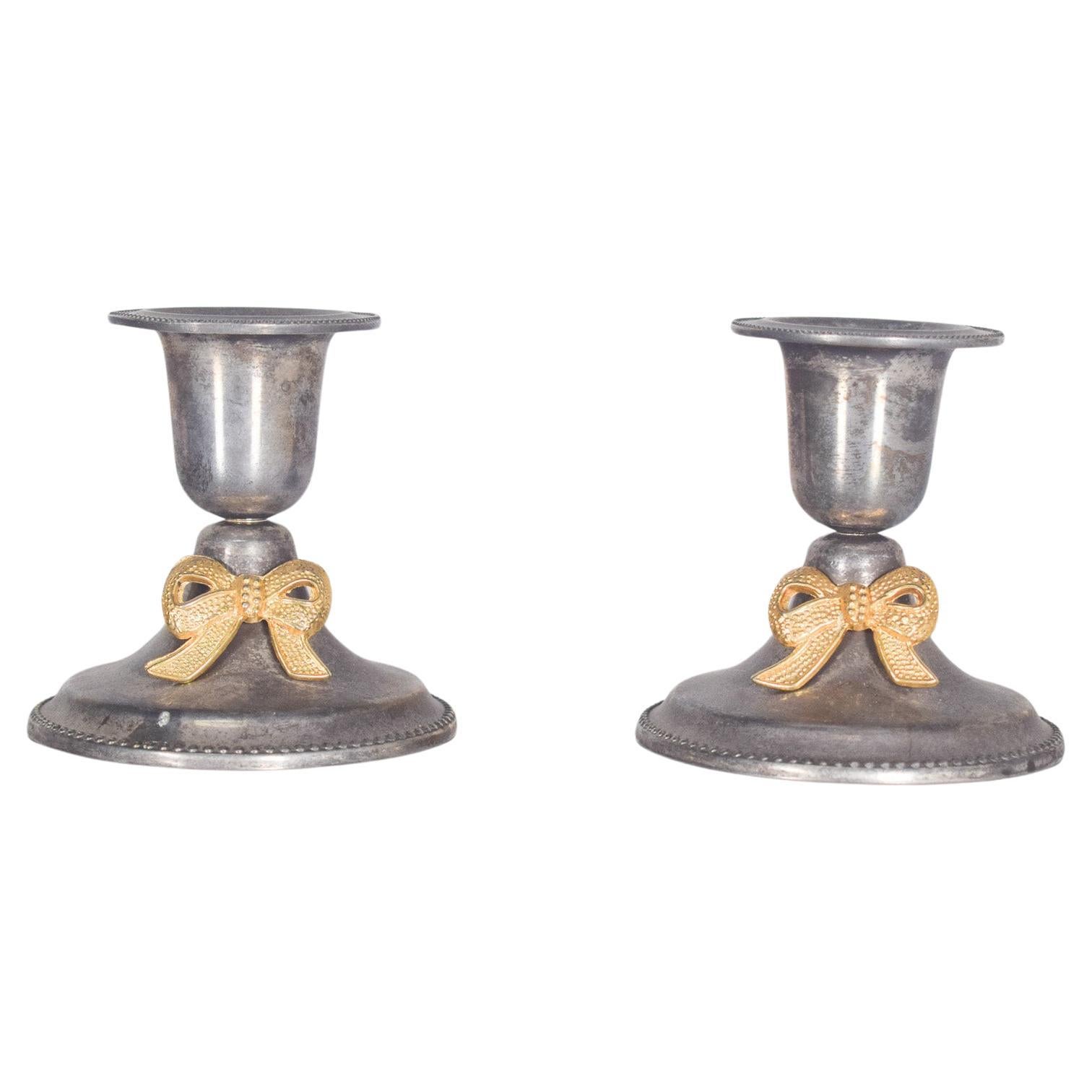 Paire de petits chandeliers en métal Silver en vente