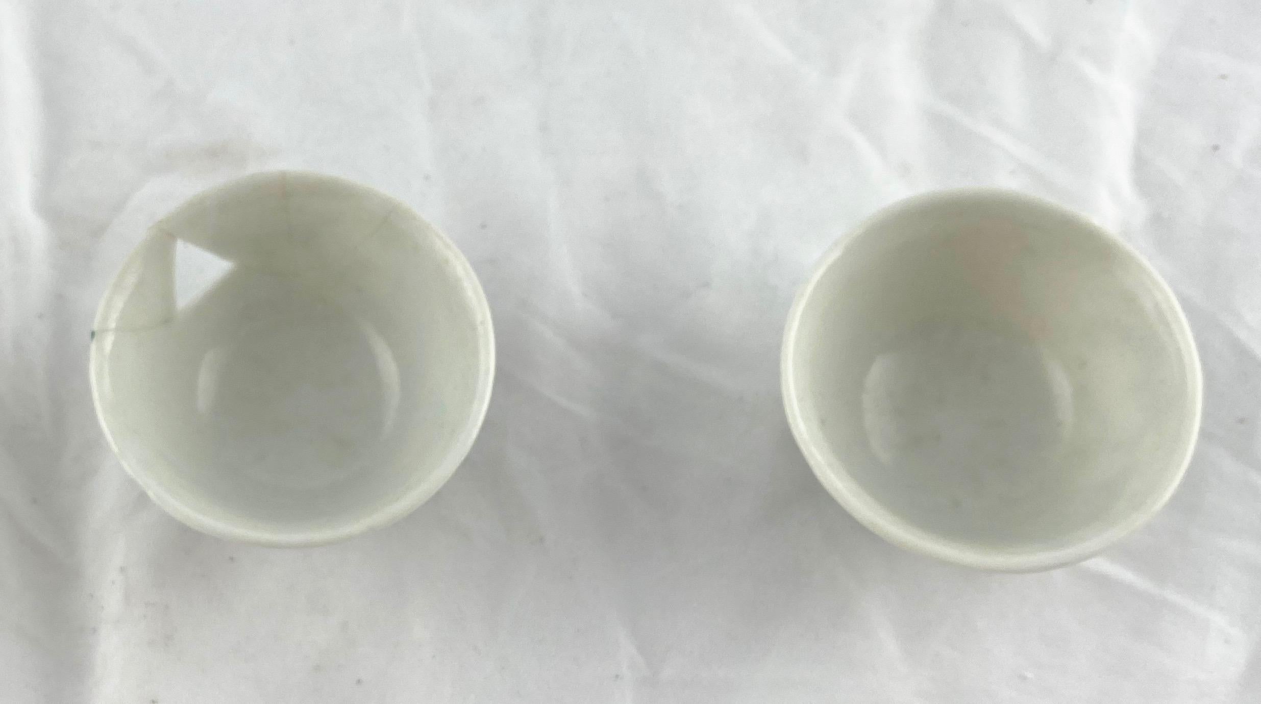 Porcelain Pair of Small Chinese Cups, Early 19th C For Sale