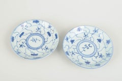 Pair of small Chinese porcelain plates with floral and vine motifs. 19th C.