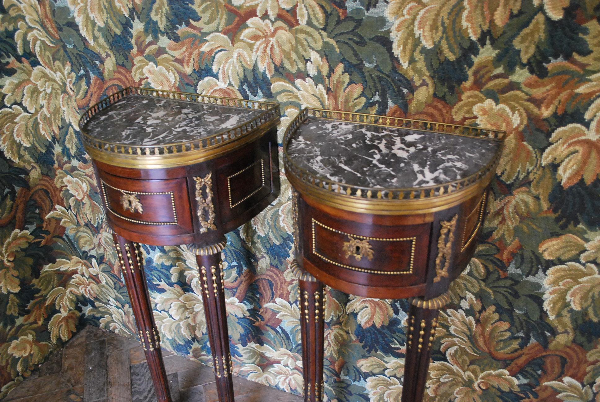 Pair of Small Console Tables In Good Condition For Sale In Cheltenham, GB