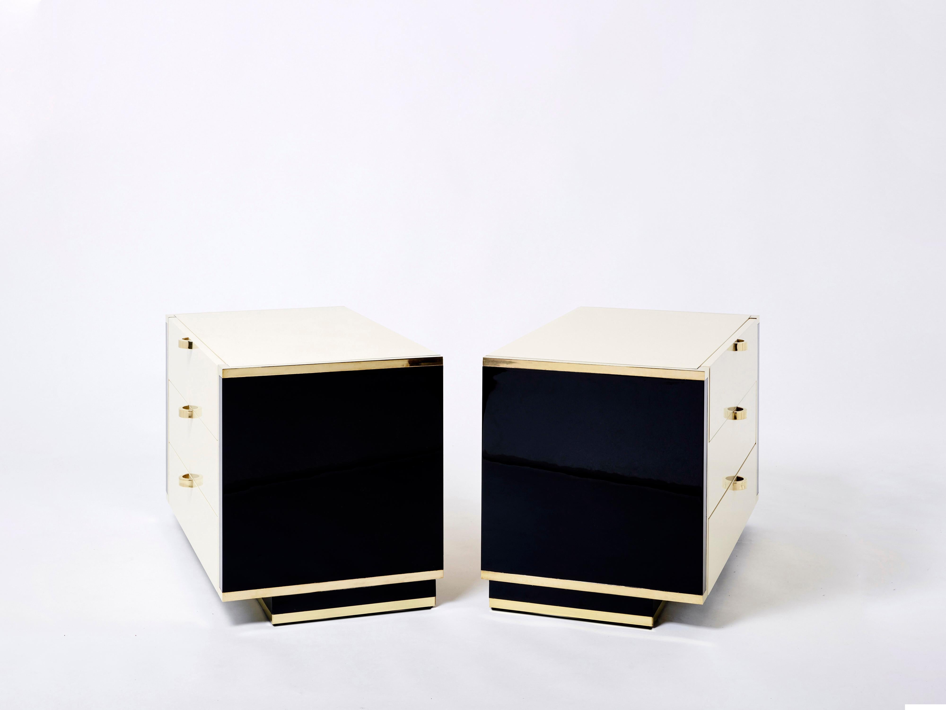 Pair of small cream black lacquer brass commodes by J.C. Mahey 1970s In Good Condition In Paris, IDF