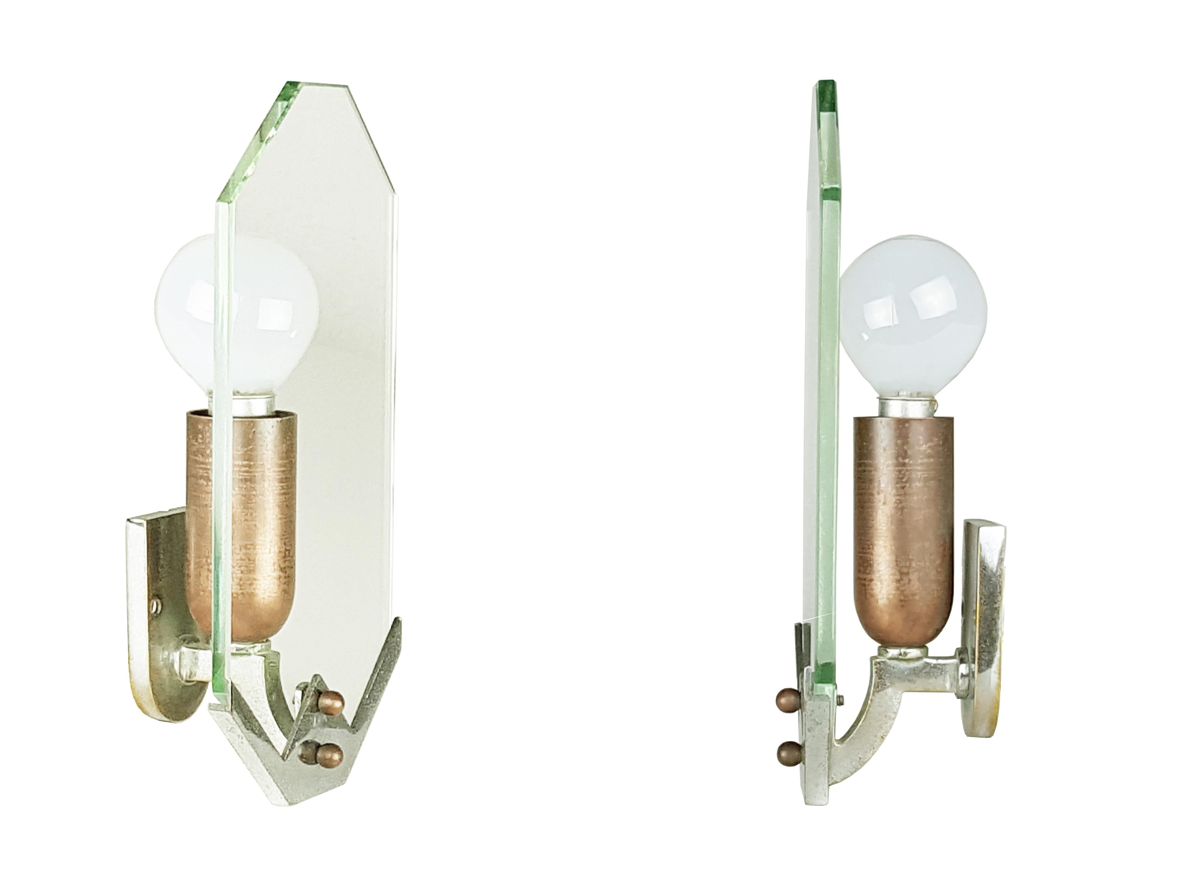 Pair of small Art Deco wall lamps, made of chromed metal, copper and faceted glass. Ideal to accompany the mirror of a bathroom or for a small hallway.