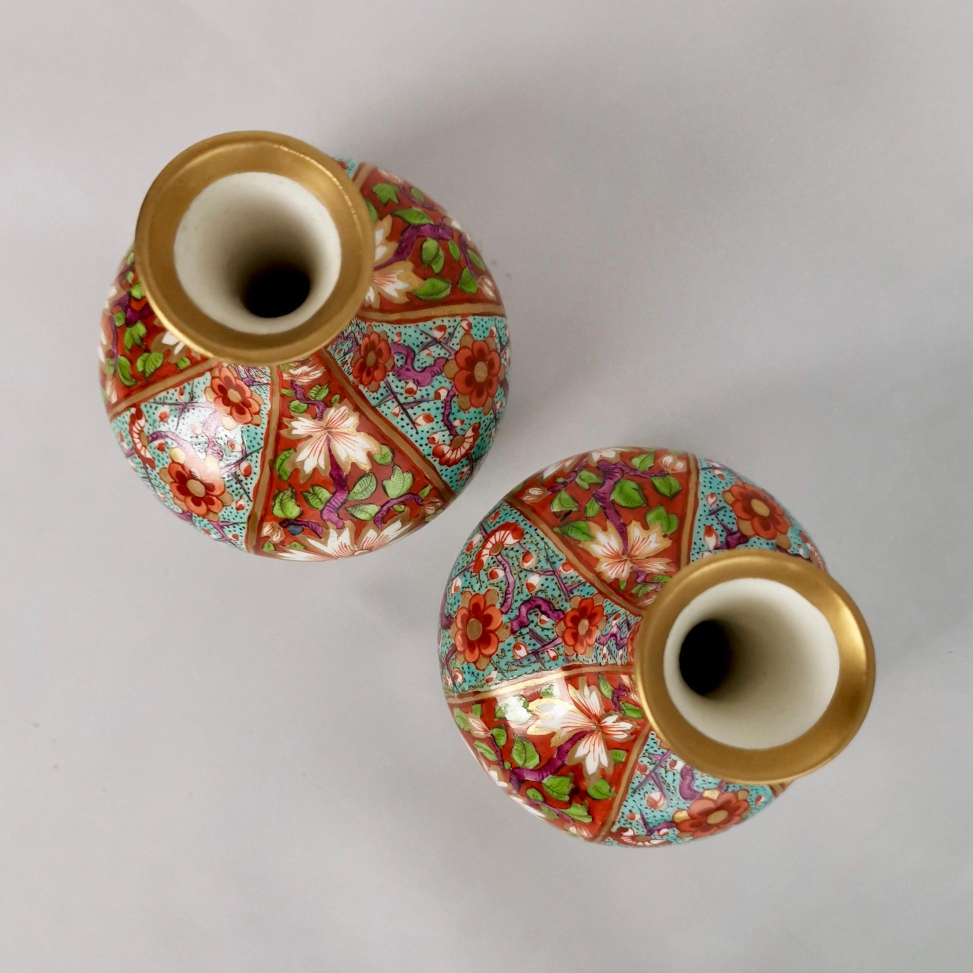 Pair of Small Derby Bottle Vases, Kakiemon Pattern, 1800-1825 3