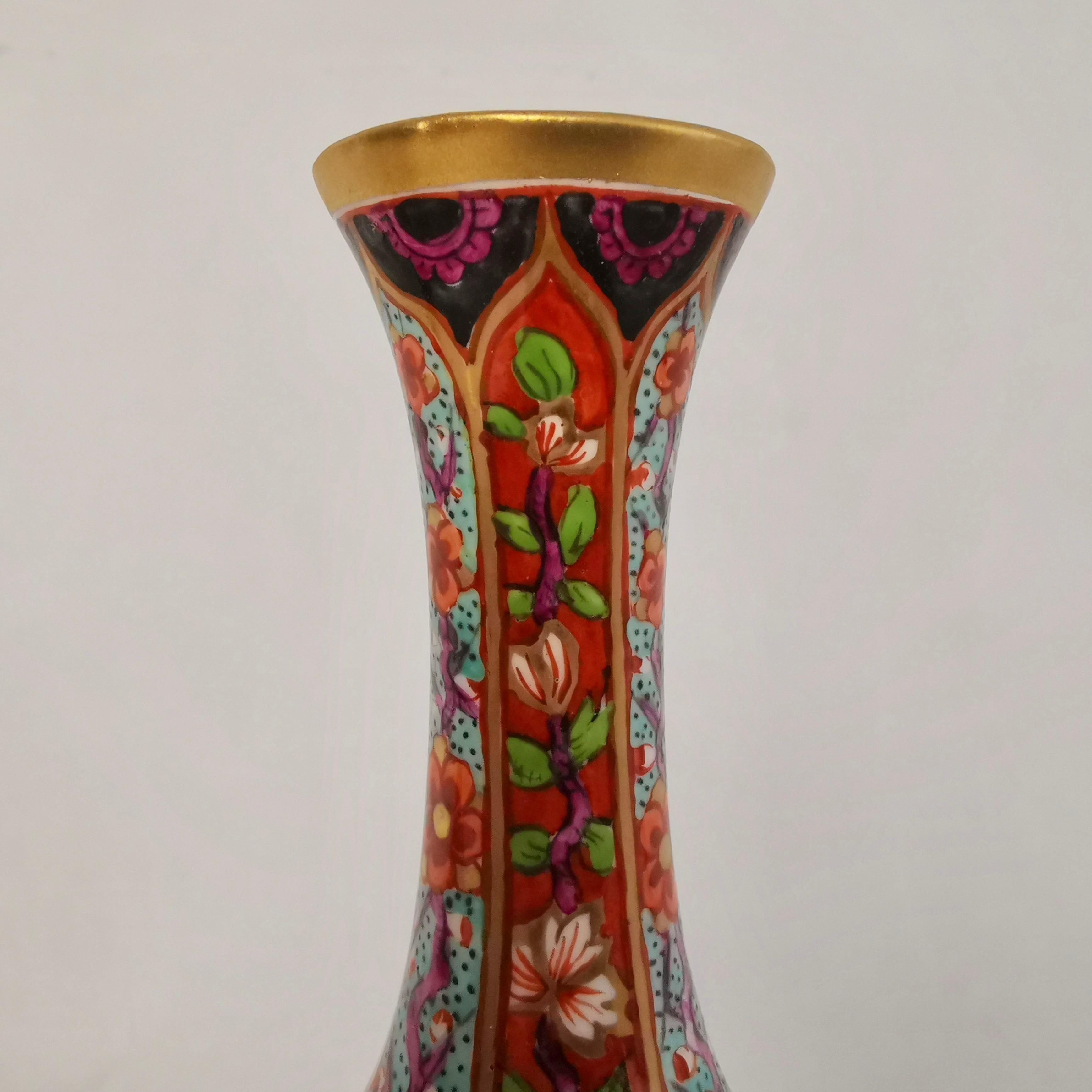 Porcelain Pair of Small Derby Bottle Vases, Kakiemon Pattern, 1800-1825