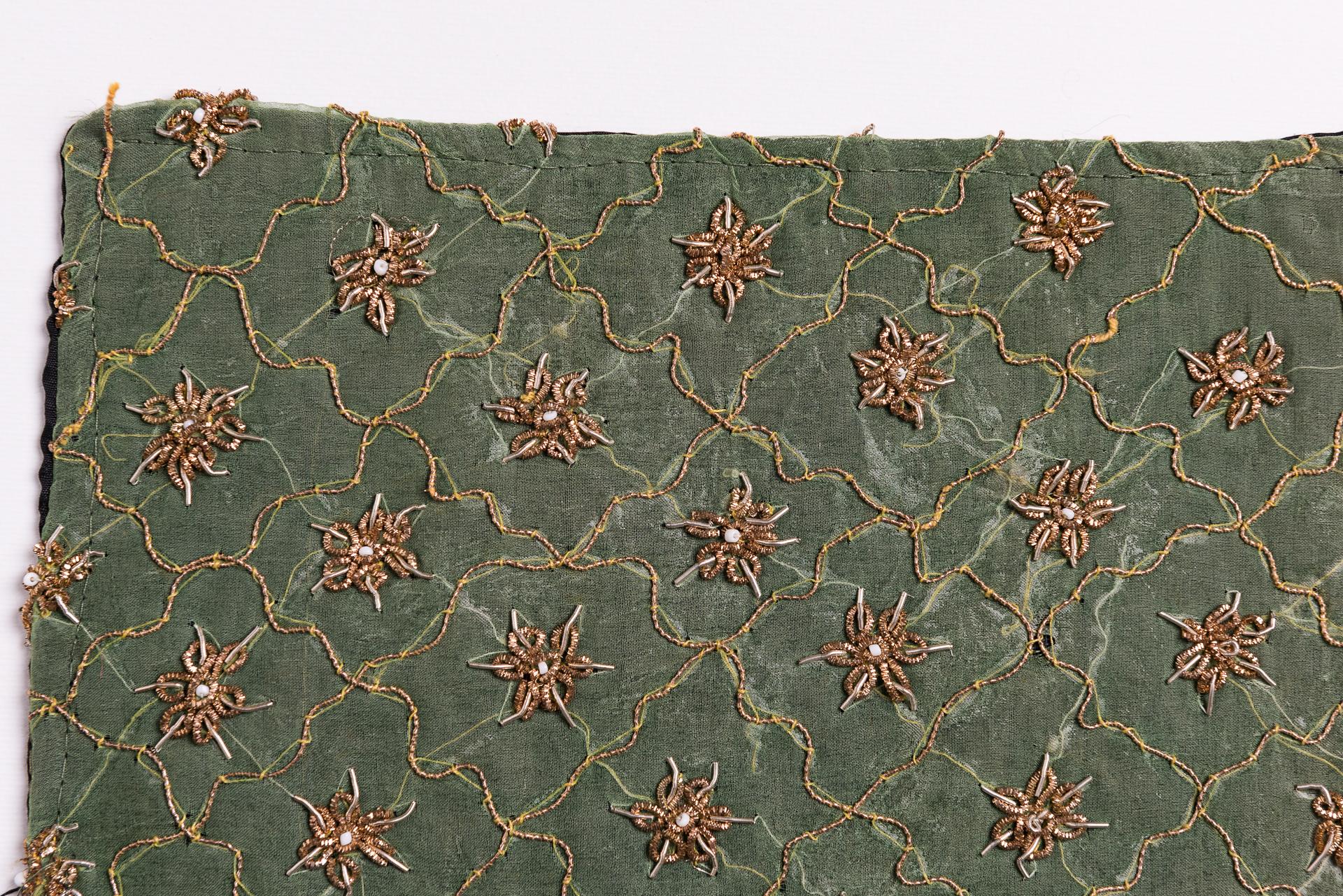 20th Century Pair of Small Embroidered Pillows For Sale