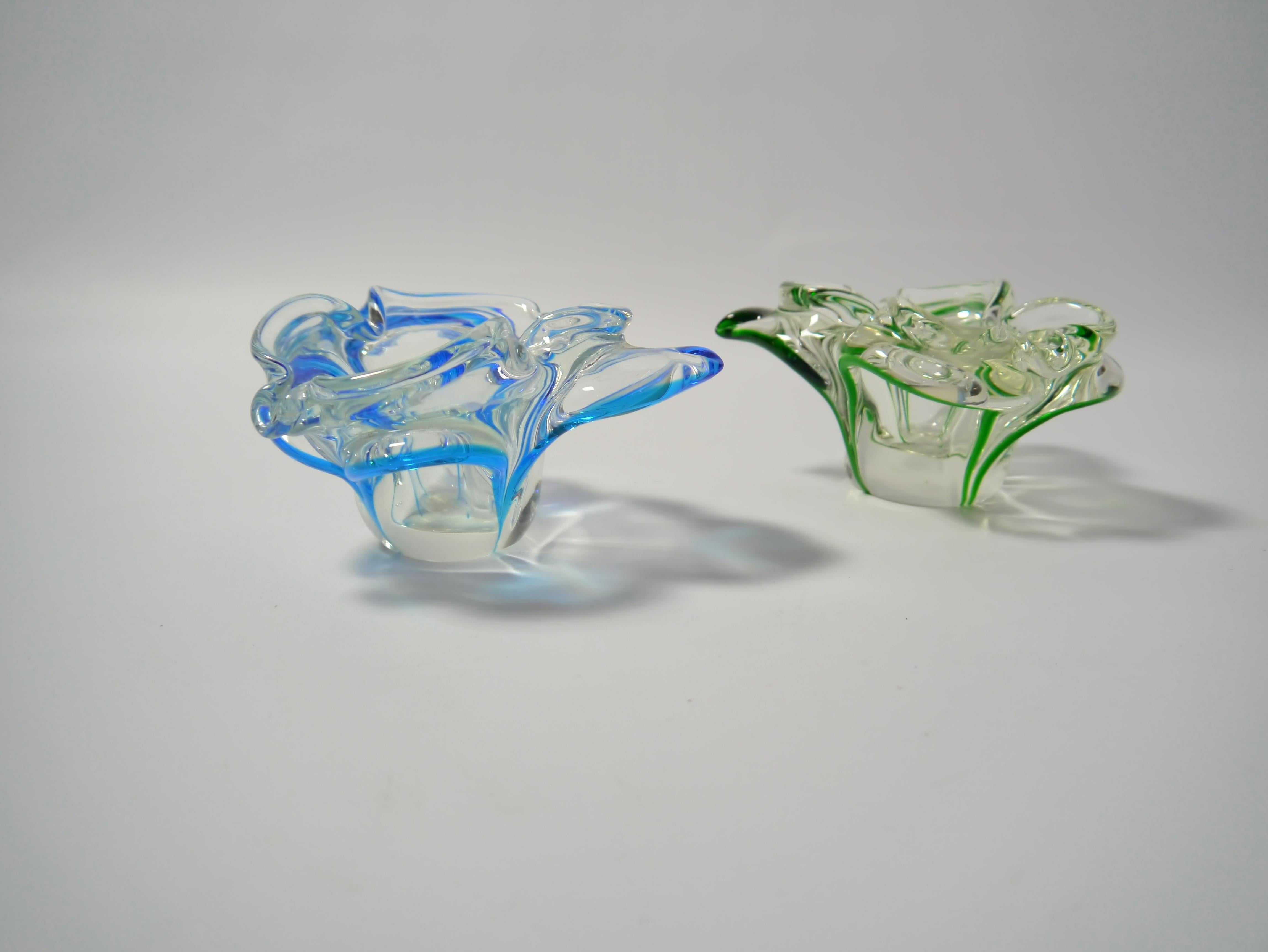 Mid-Century Modern Pair of Small Flower Shaped Murano Glass Bowls, Italy 1960s For Sale