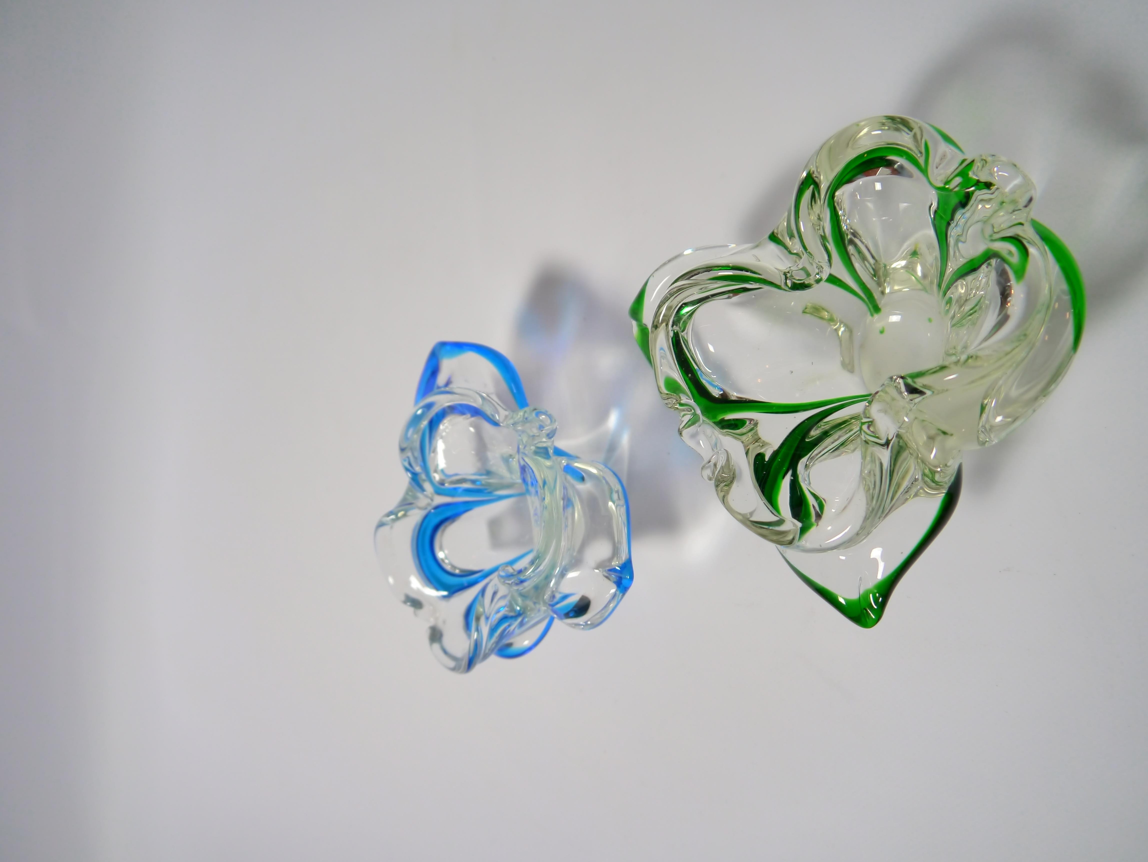 Hand-Crafted Pair of Small Flower Shaped Murano Glass Bowls, Italy 1960s For Sale