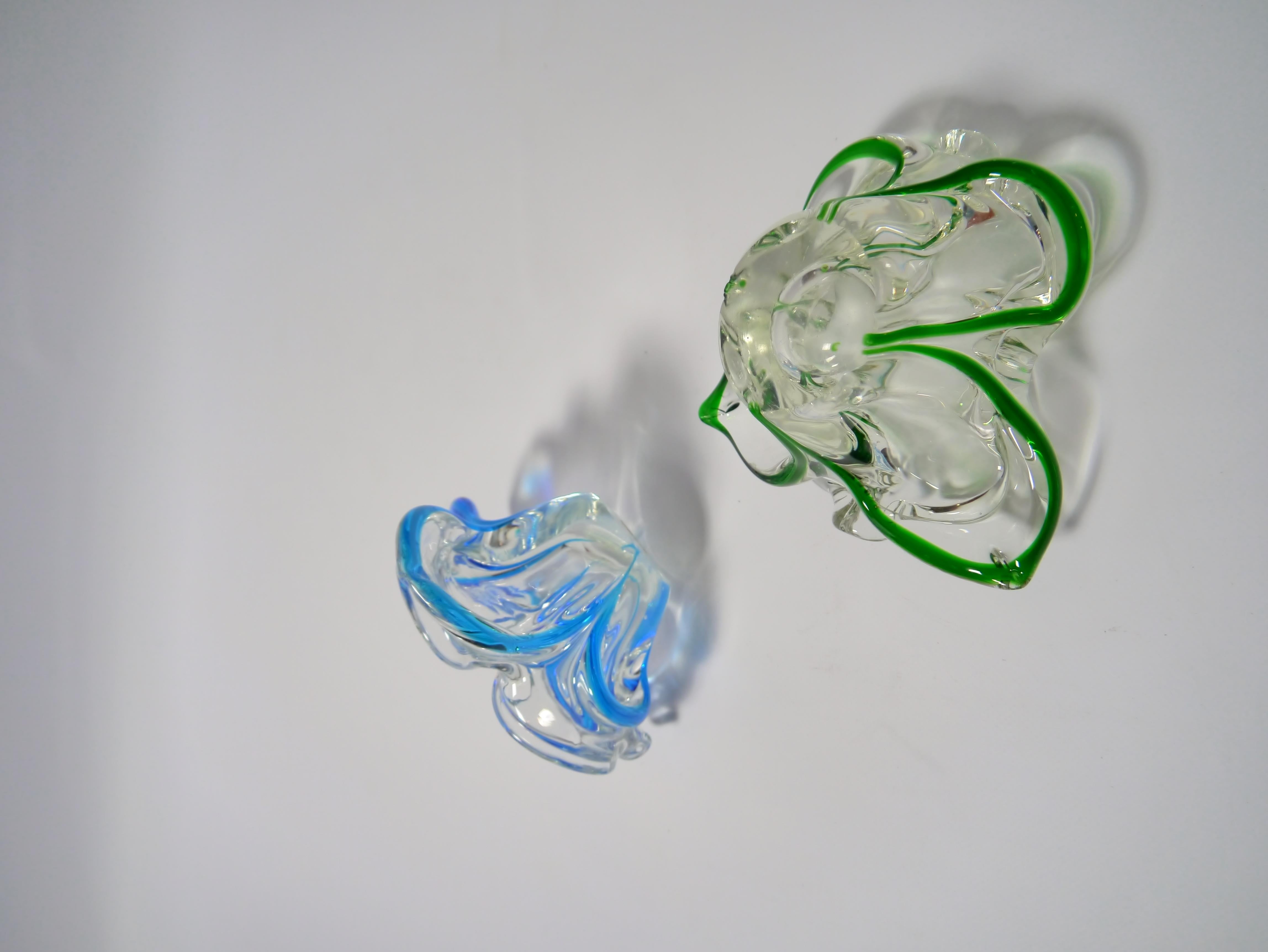 Pair of Small Flower Shaped Murano Glass Bowls, Italy 1960s In Good Condition For Sale In Barcelona, ES