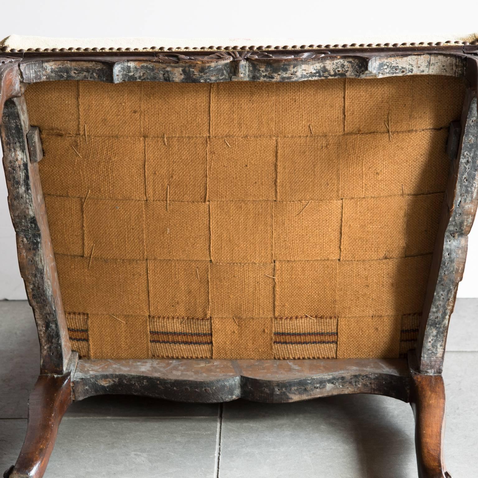 Pair of Small French Early 18th Century Louis XV Open Armchairs For Sale 4