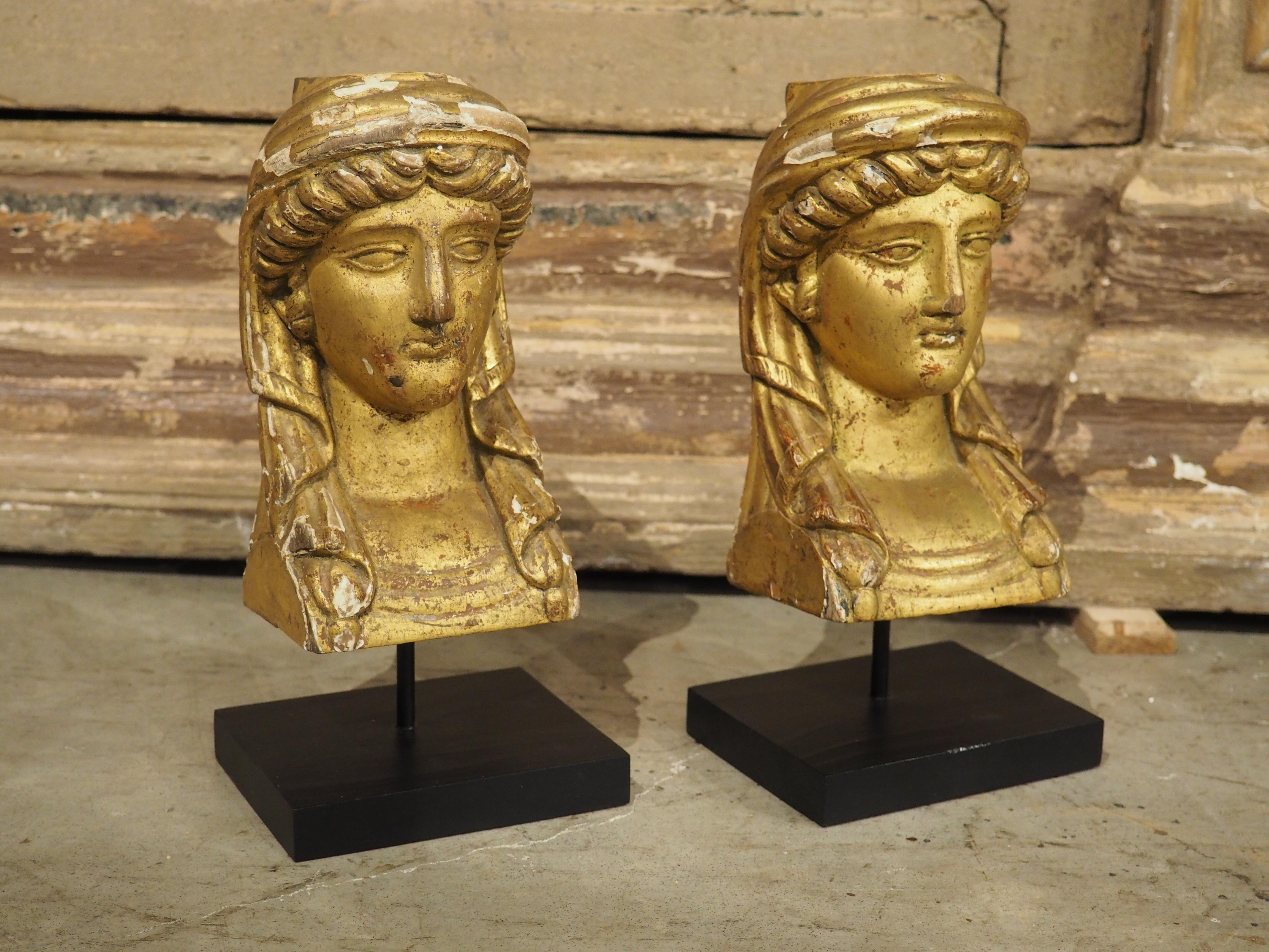 Coppia di piccoli busti francesi impero in legno dorato, CIRCA 1815 in vendita 2