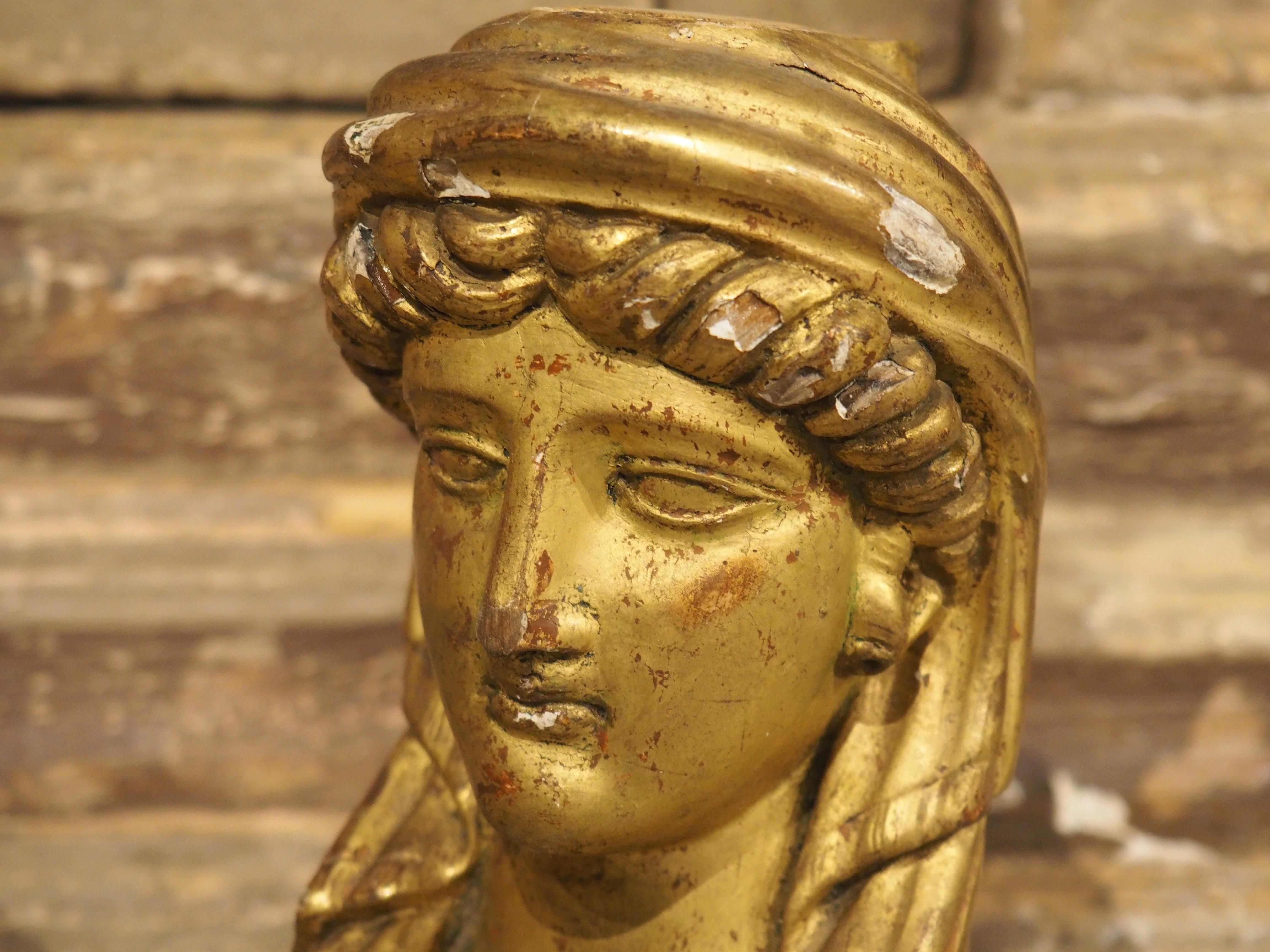 Durante il periodo della storia francese noto come stile Impero, il design rifletteva la convinzione di Napoleone che le antiche civiltà (come la Grecia, Roma e l'Egitto) fossero le uniche società in grado di rivaleggiare con la versione della