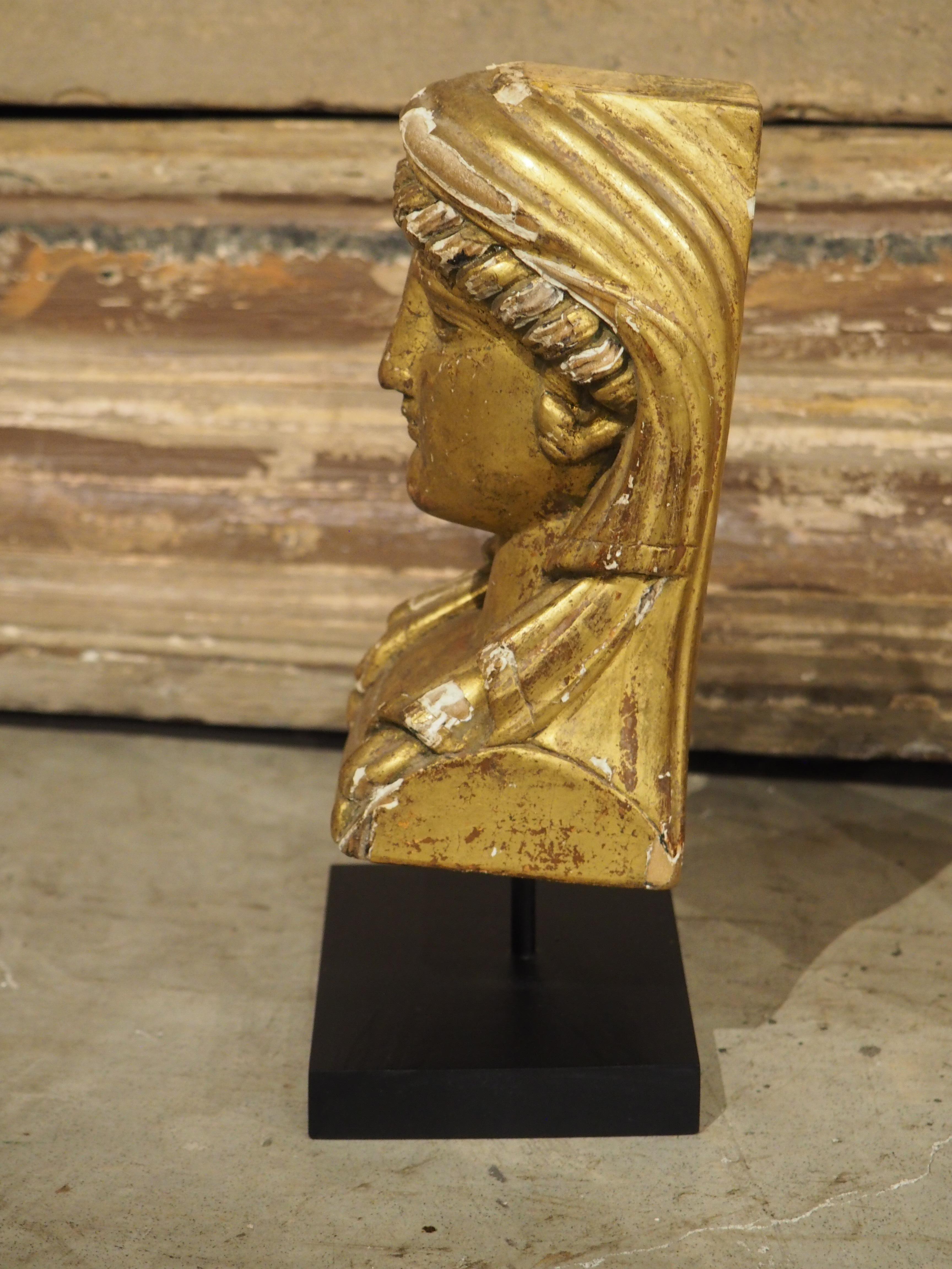 XIX secolo Coppia di piccoli busti francesi impero in legno dorato, CIRCA 1815 in vendita