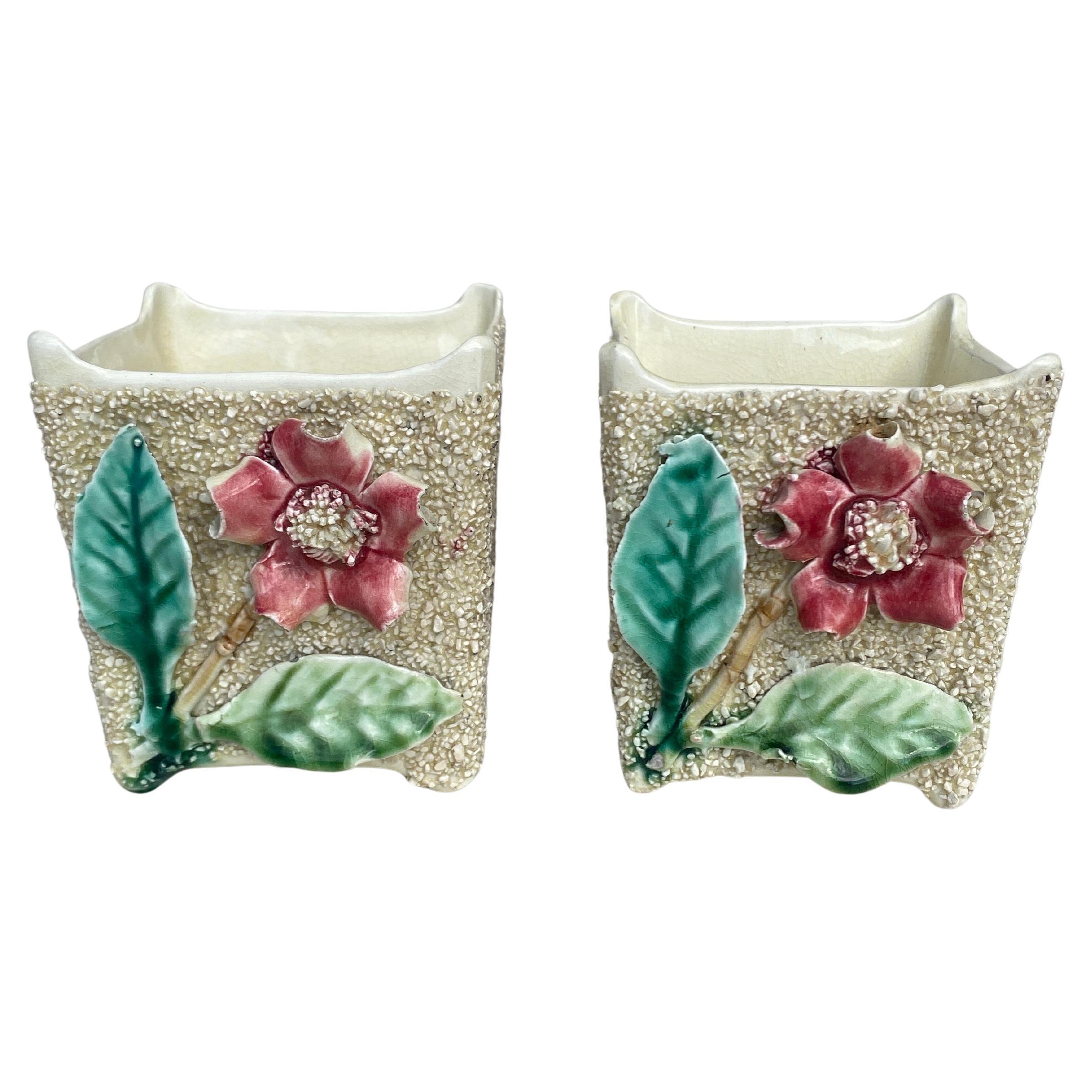 Paire de petits pots à Cache en majolique française vers 1890