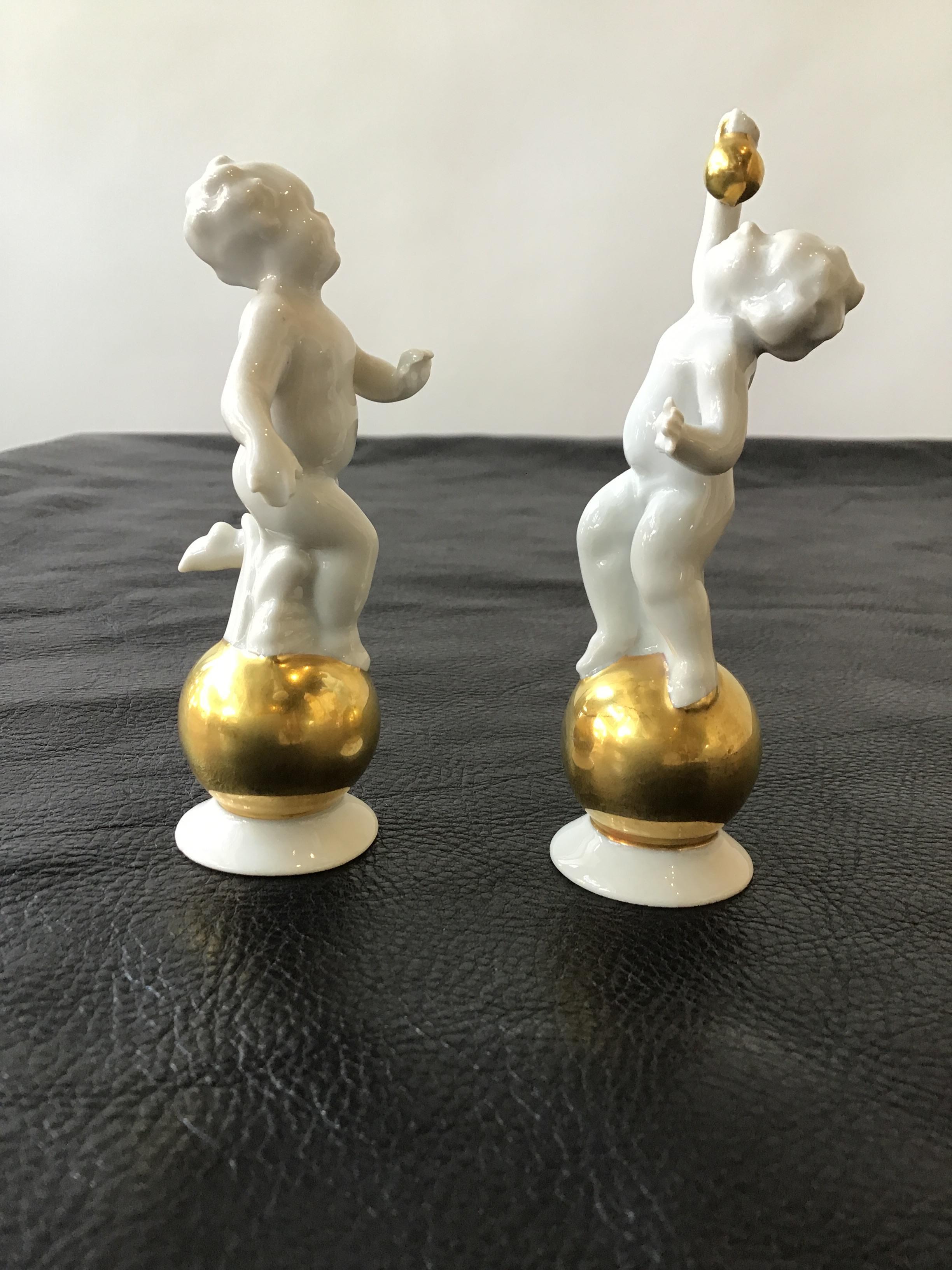Paire de petits puttis en porcelaine de Gerold Bon état à Tarrytown, NY