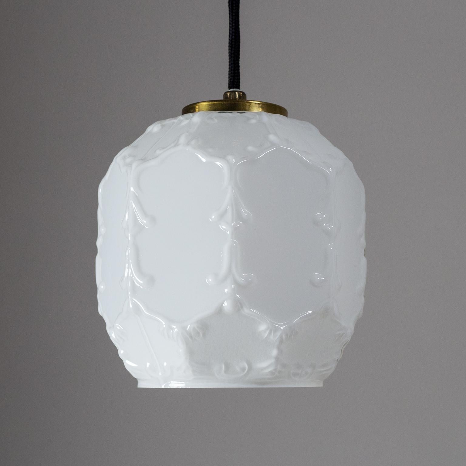 Mid-Century moderno Coppia di piccoli pendenti in vetro, anni '60 in vendita