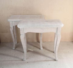 Paire de petites consoles ou tables de chevet anciennes en chêne à couvercle de style gustavien