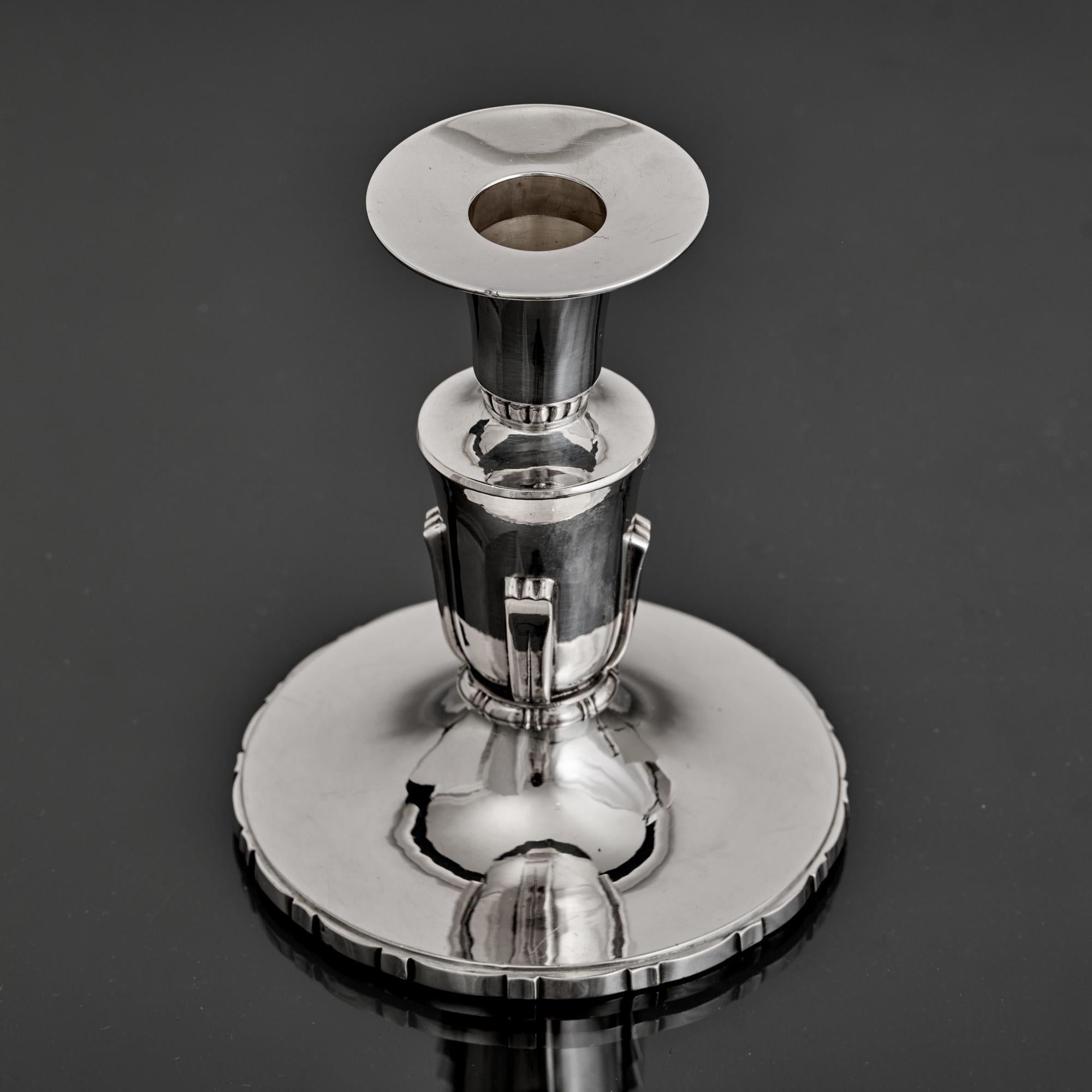 Pareja de pequeños candelabros de plata Art Déco hechos a mano Art Decó en venta