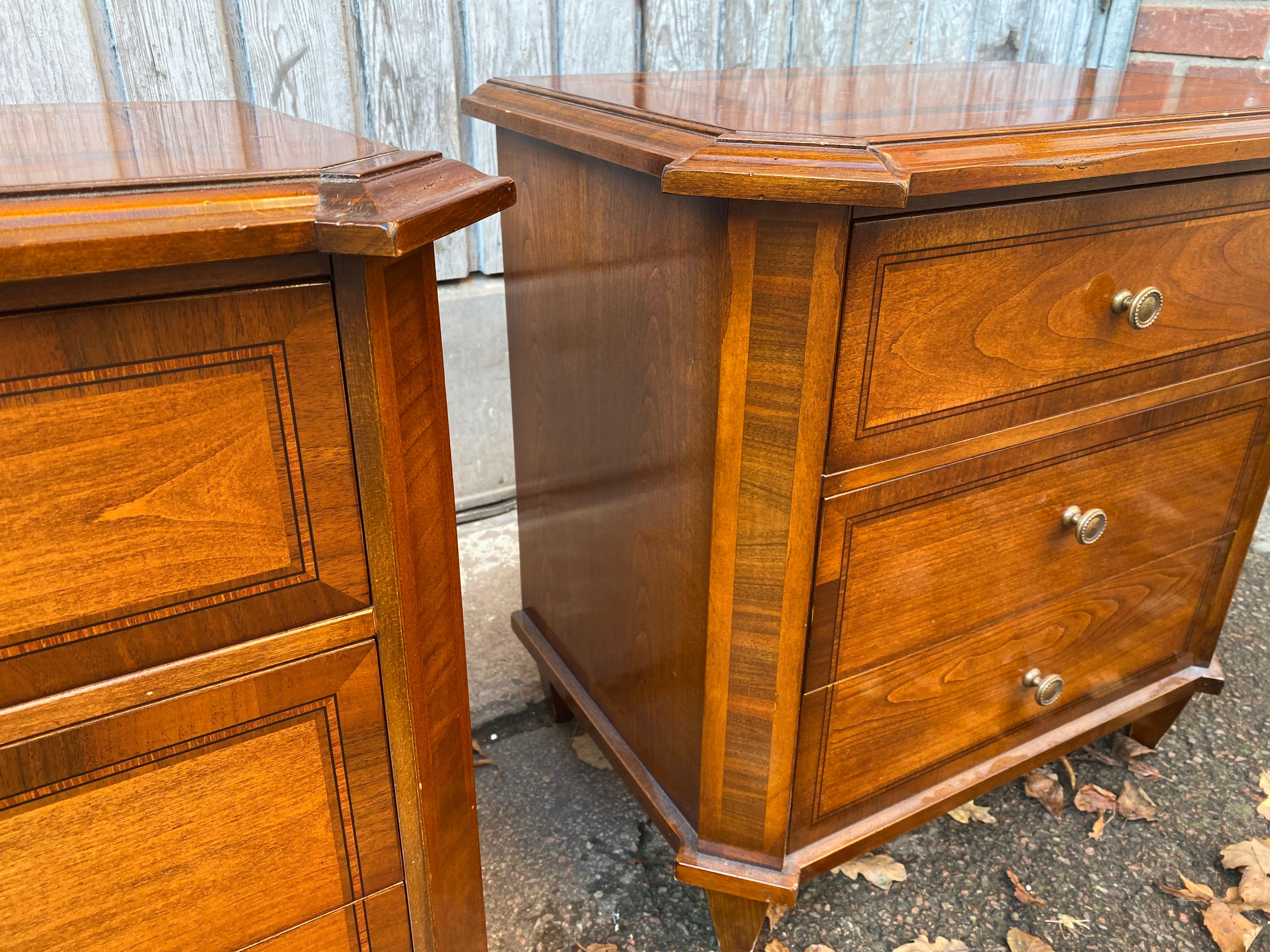 Pair of Small Italian Chests of Drawer in Walnut For Sale 5