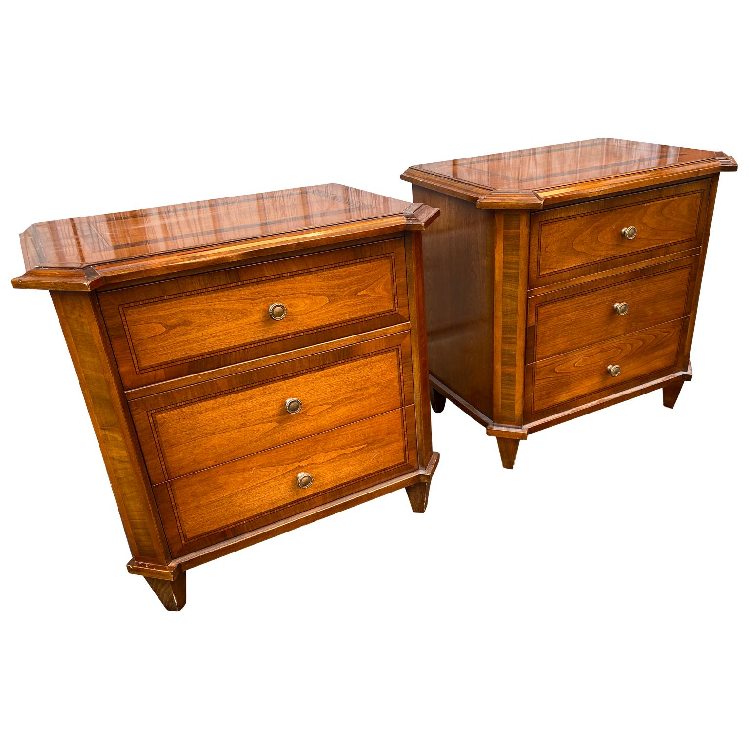 Louis XVI Pair of Small Italian Chests of Drawer in Walnut For Sale