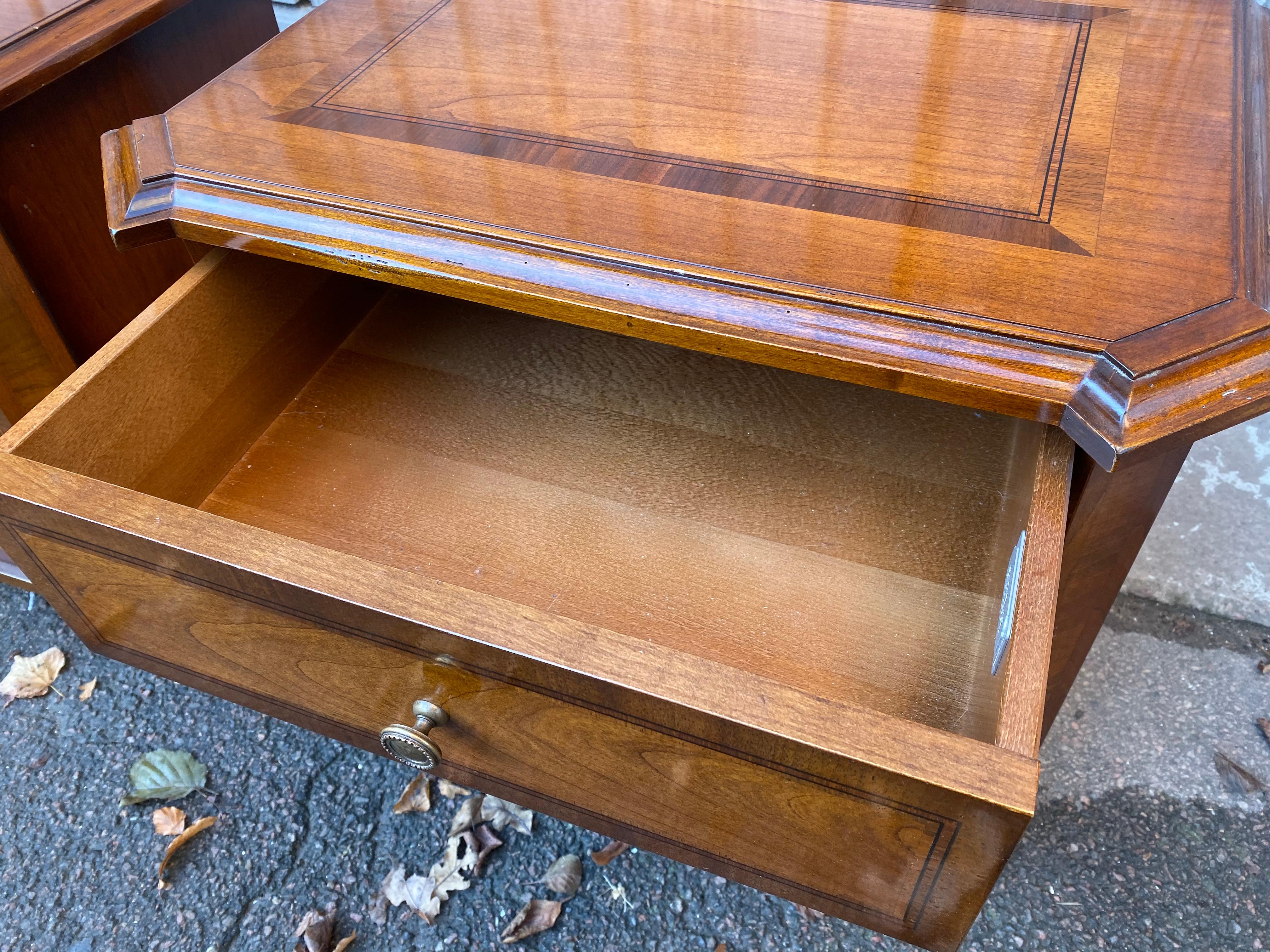 Mid-20th Century Pair of Small Italian Chests of Drawer in Walnut For Sale