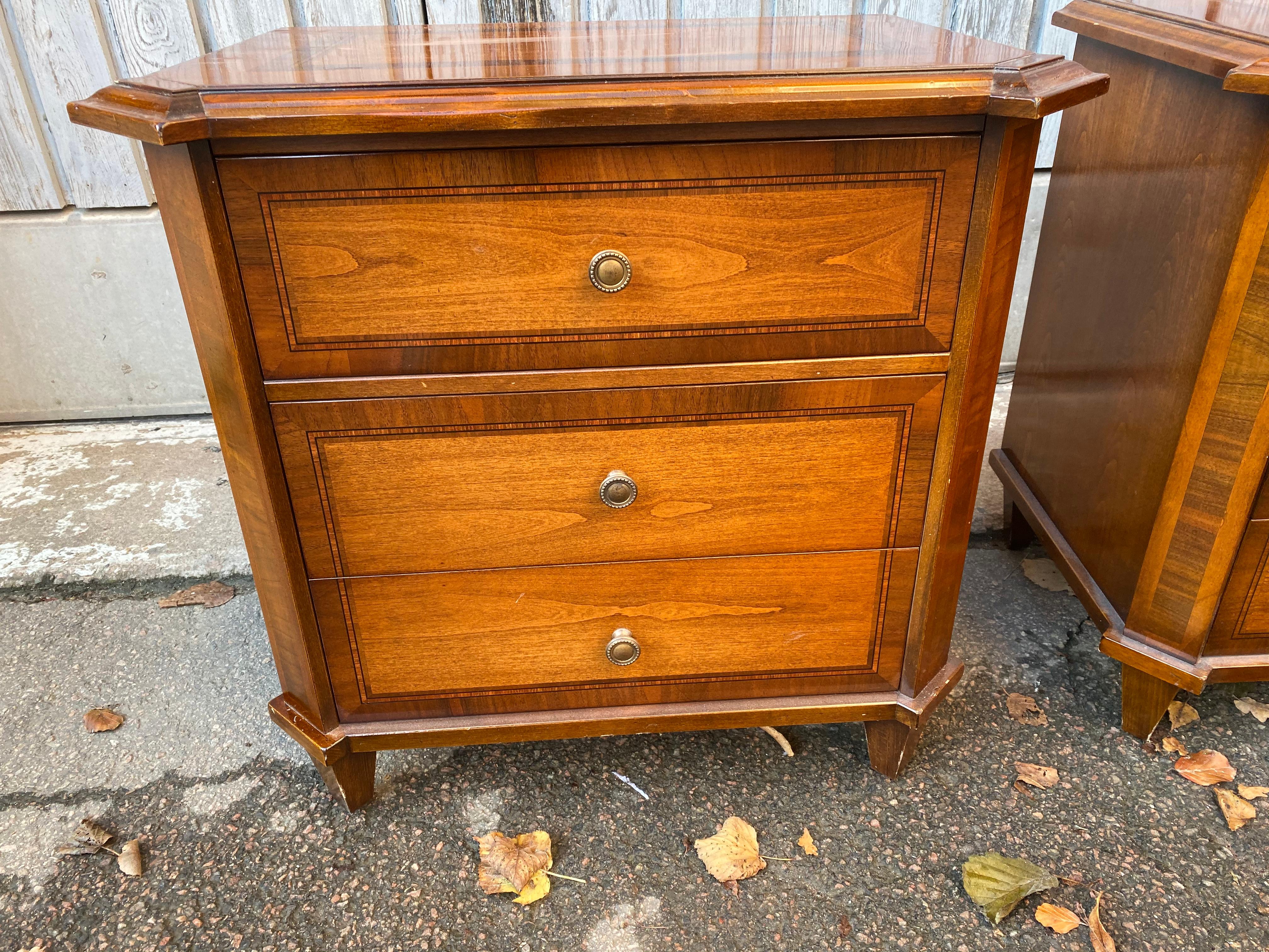 Pair of Small Italian Chests of Drawer in Walnut For Sale 1