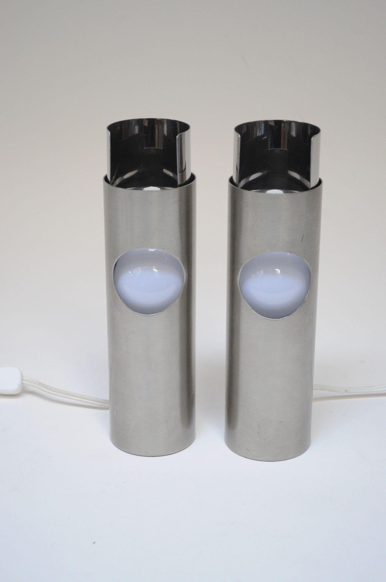 Pair of sleek, modernist, petite bedside/table lamps by Gaetano Missaglia (ca. 1970, Italy).
Composed of brushed aluminum cylinders with chromed-metal insert diffusers. Known as 