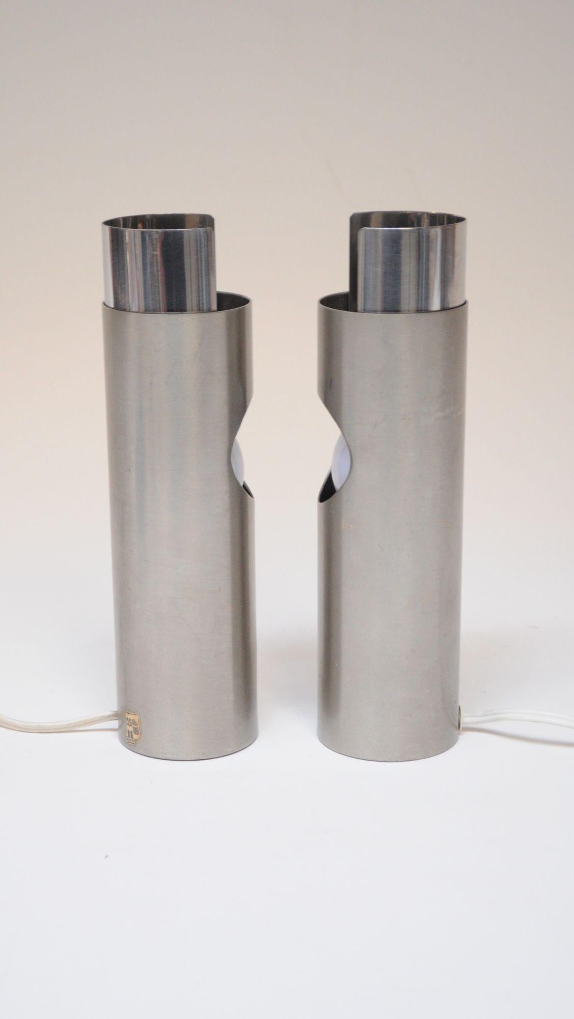 Mid-Century Modern Pair of Small Italian Cylindrical Aluminum Bedside Lamps by Gaetano Missaglia For Sale