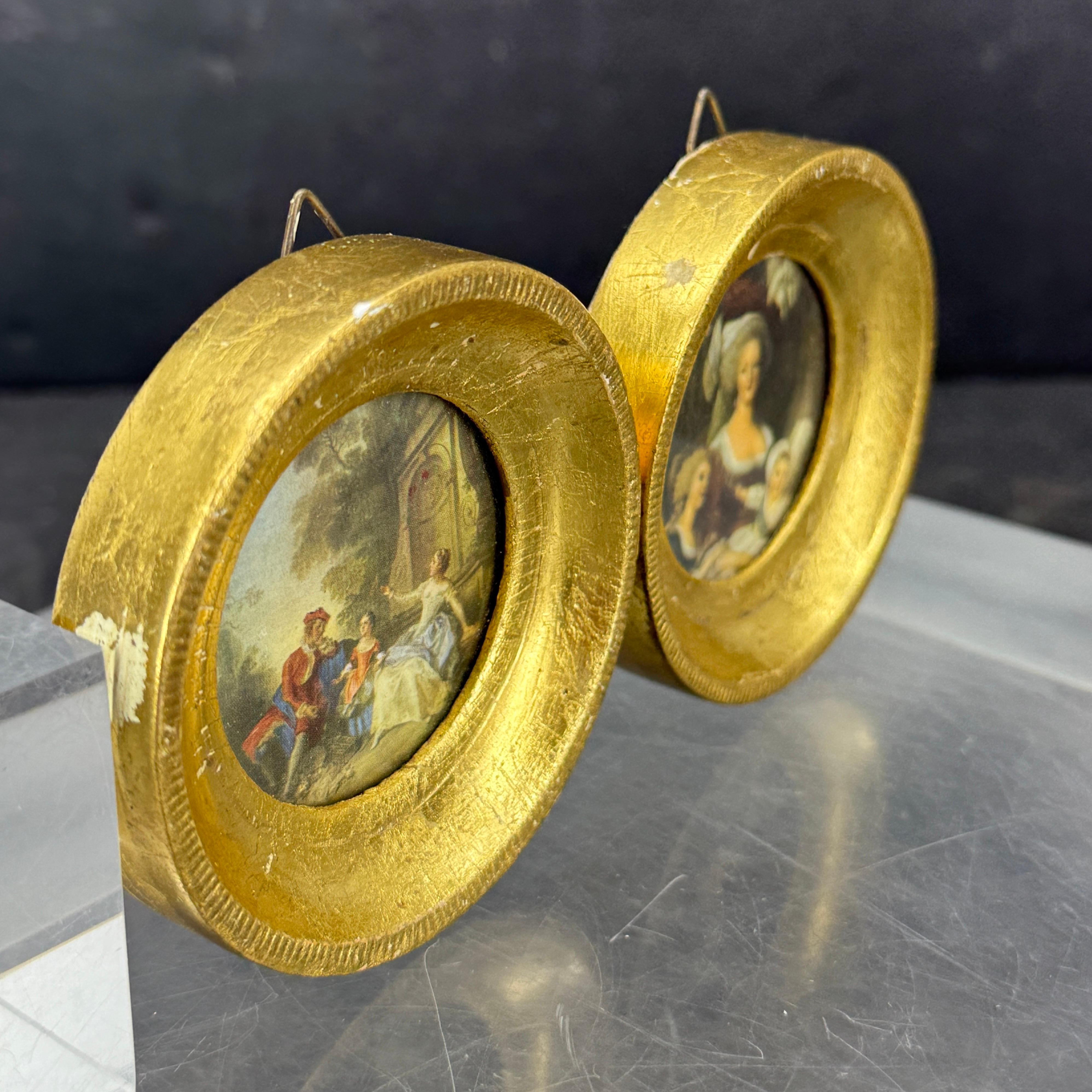 Pair of Small Italian Florentine Gold Gilt Round Art Photo Frames In Good Condition For Sale In Haddonfield, NJ